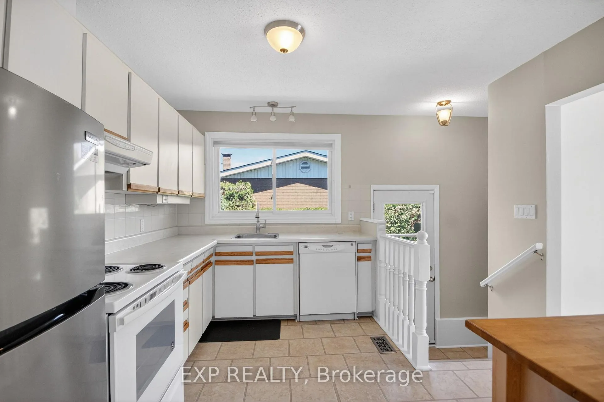 Photo 7 of 31 Barlyn Avenue, Ottawa, City View/Skyline/Fisher Heights/Parkwood Hills — HOMEH