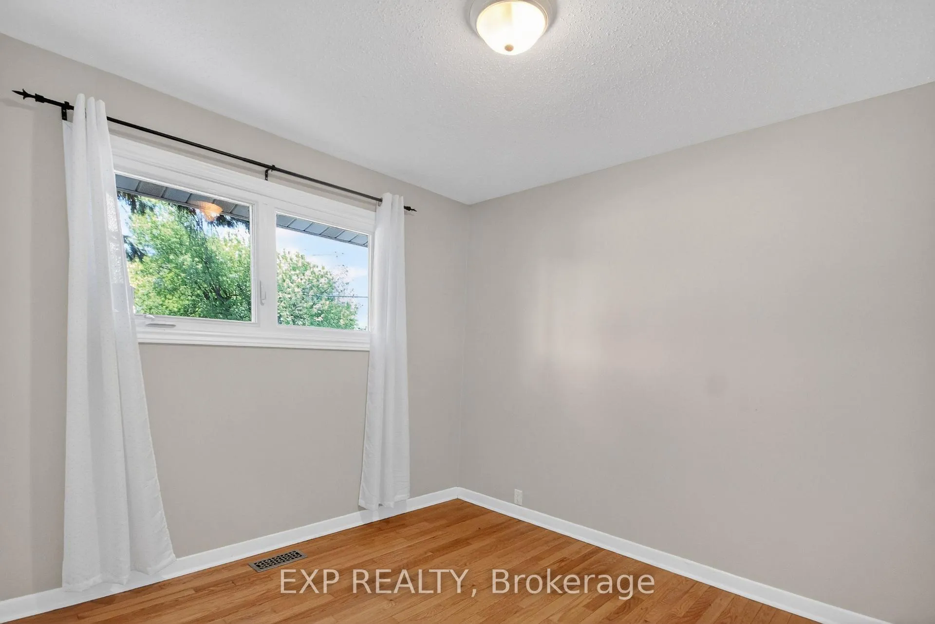 Photo 10 of 31 Barlyn Avenue, Ottawa, City View/Skyline/Fisher Heights/Parkwood Hills — HOMEH