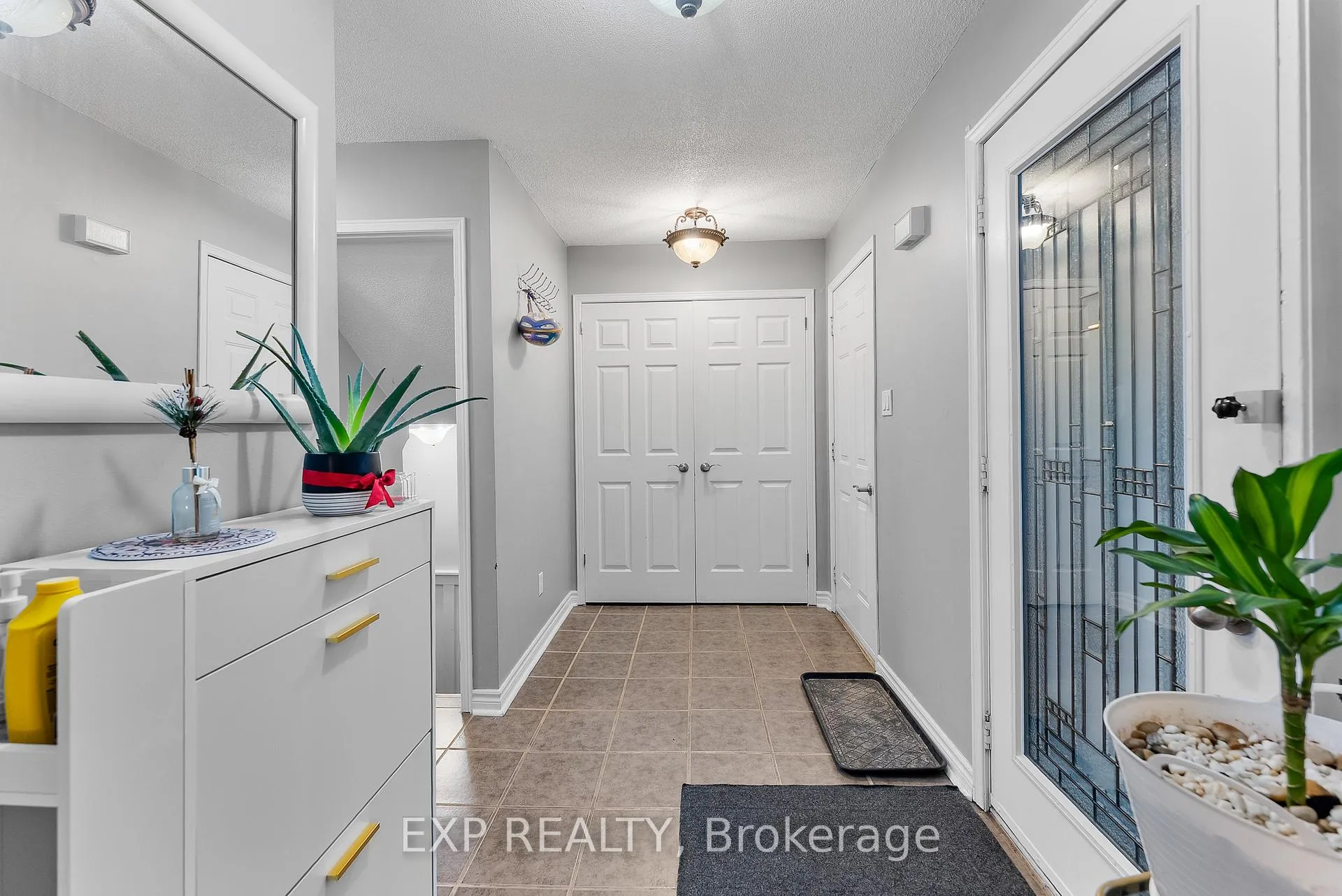 Photo 4 of 3 Briarsdale Crescent, Welland, N. Welland — HOMEH