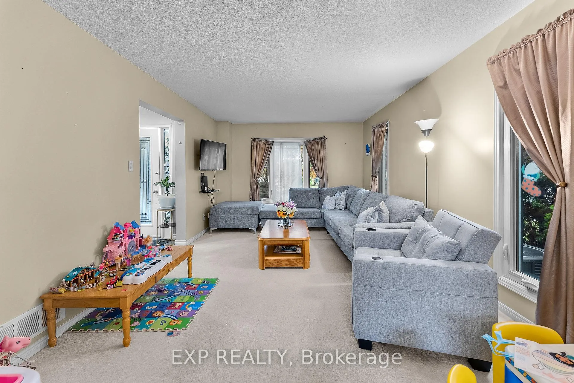 Photo 6 of 3 Briarsdale Crescent, Welland, N. Welland — HOMEH