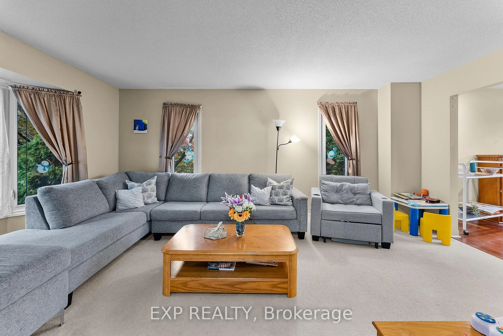 Photo 7 of 3 Briarsdale Crescent, Welland, N. Welland — HOMEH