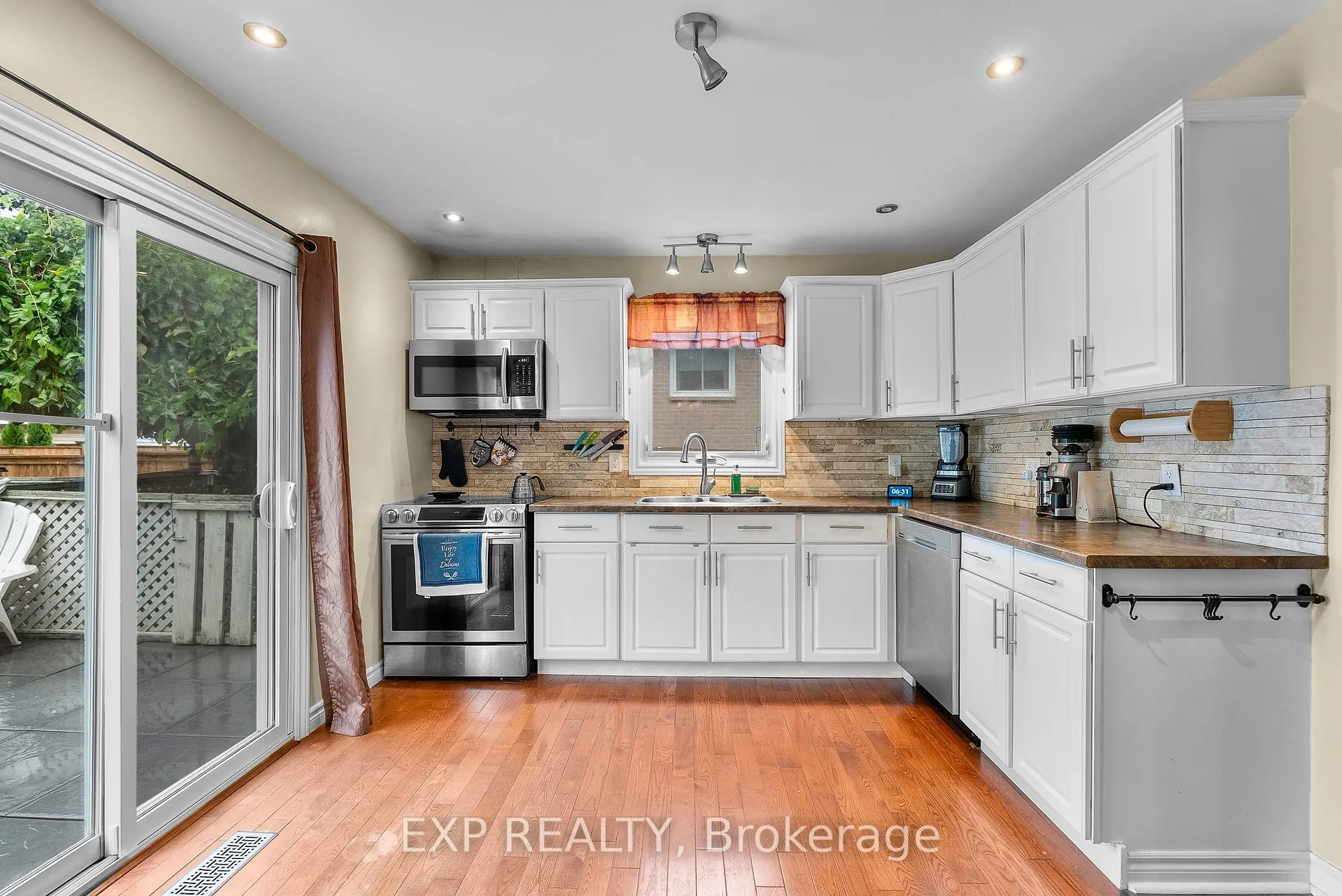 Photo 10 of 3 Briarsdale Crescent, Welland, N. Welland — HOMEH