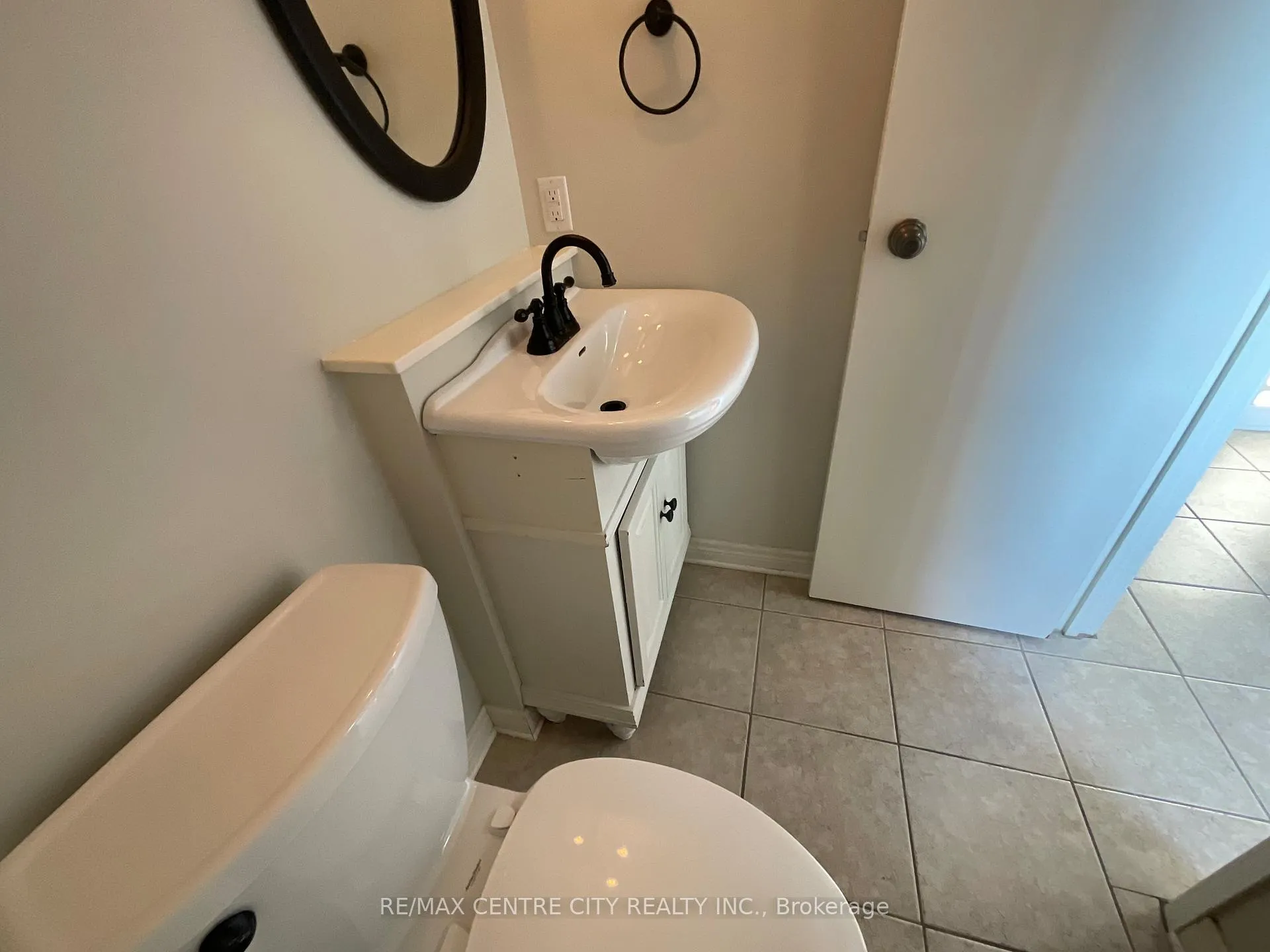 Photo 4 of Unit 39, 89 Highview Avenue, London, South X — HOMEH