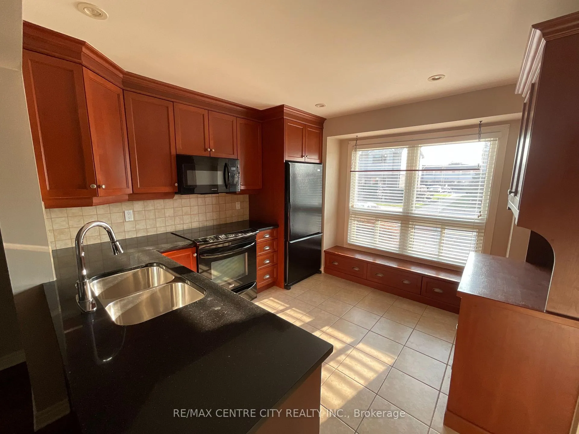 Photo 5 of Unit 39, 89 Highview Avenue, London, South X — HOMEH