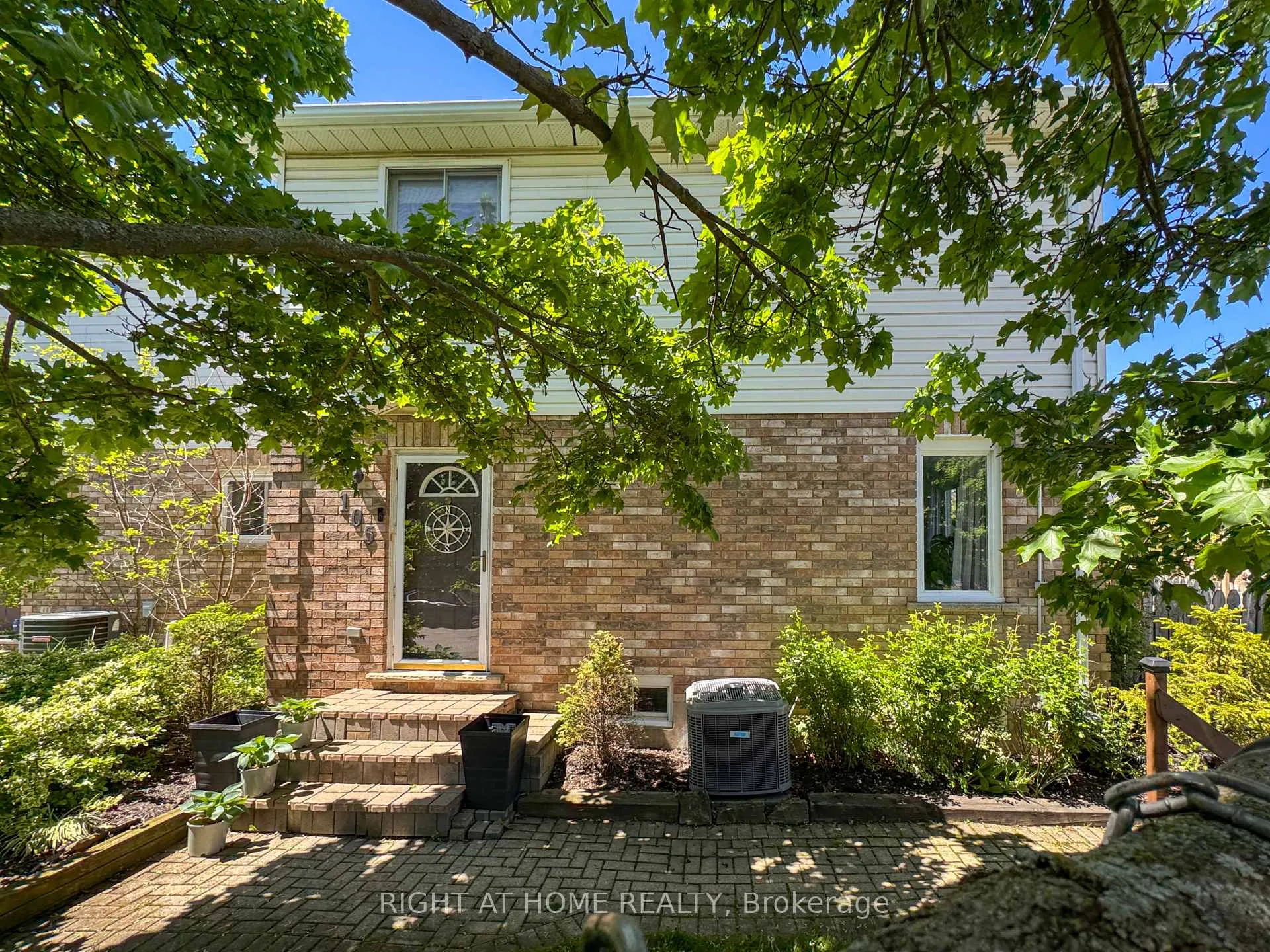 Photo 2 of 105 Summers Drive, Thorold, Confederation Heights — HOMEH