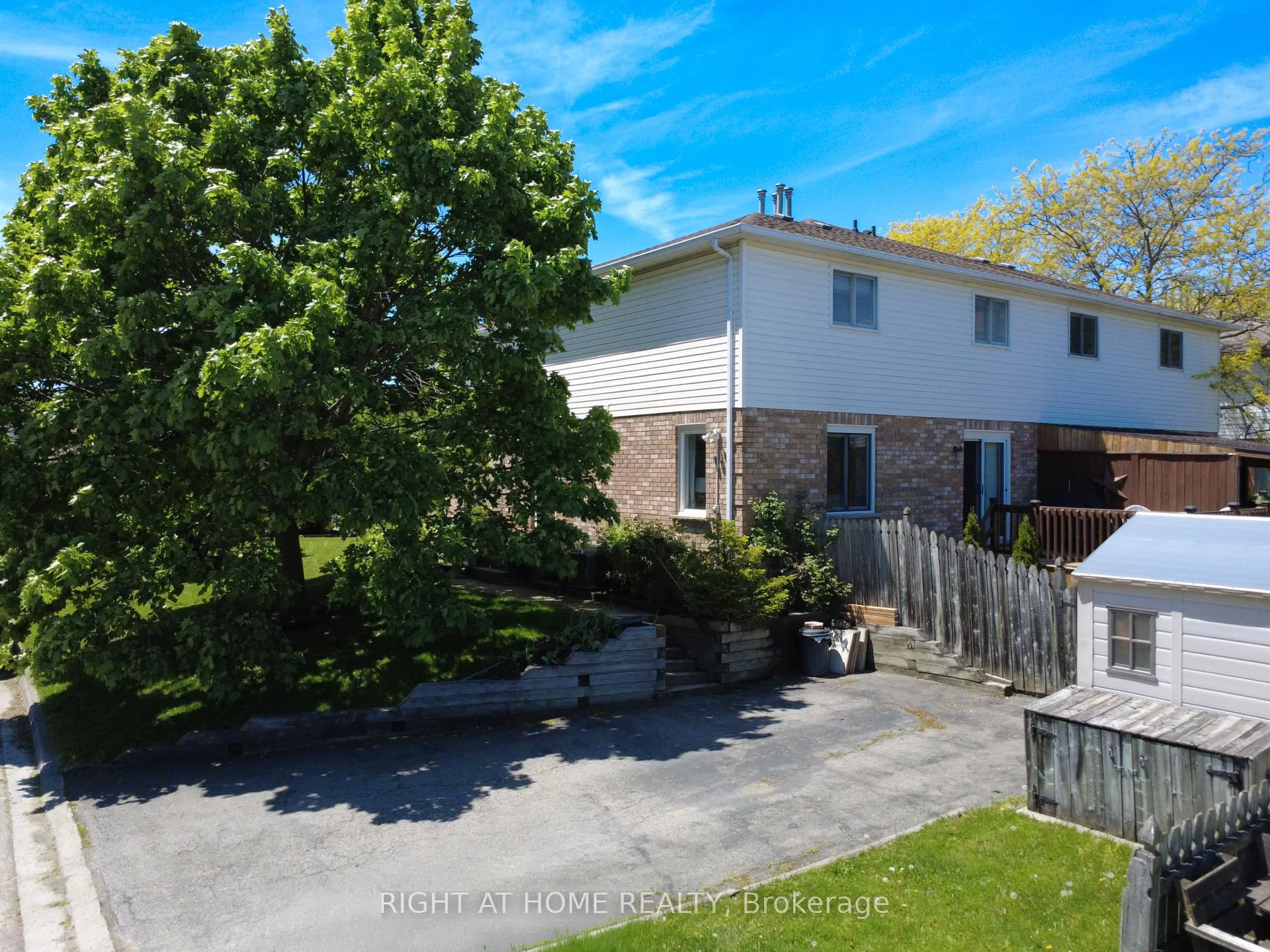 Photo 3 of 105 Summers Drive, Thorold, Confederation Heights — HOMEH