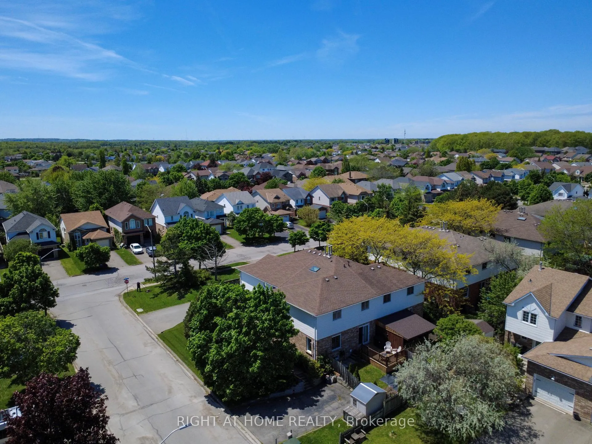 Photo 4 of 105 Summers Drive, Thorold, Confederation Heights — HOMEH