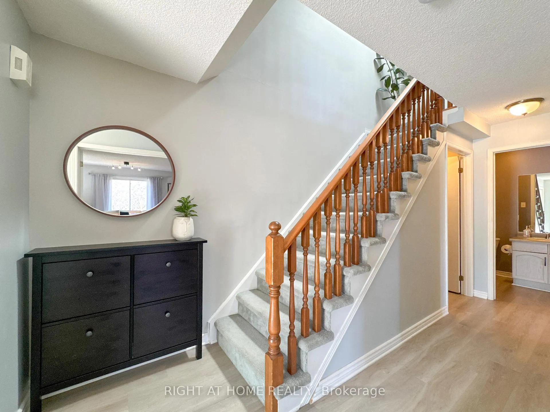Photo 7 of 105 Summers Drive, Thorold, Confederation Heights — HOMEH