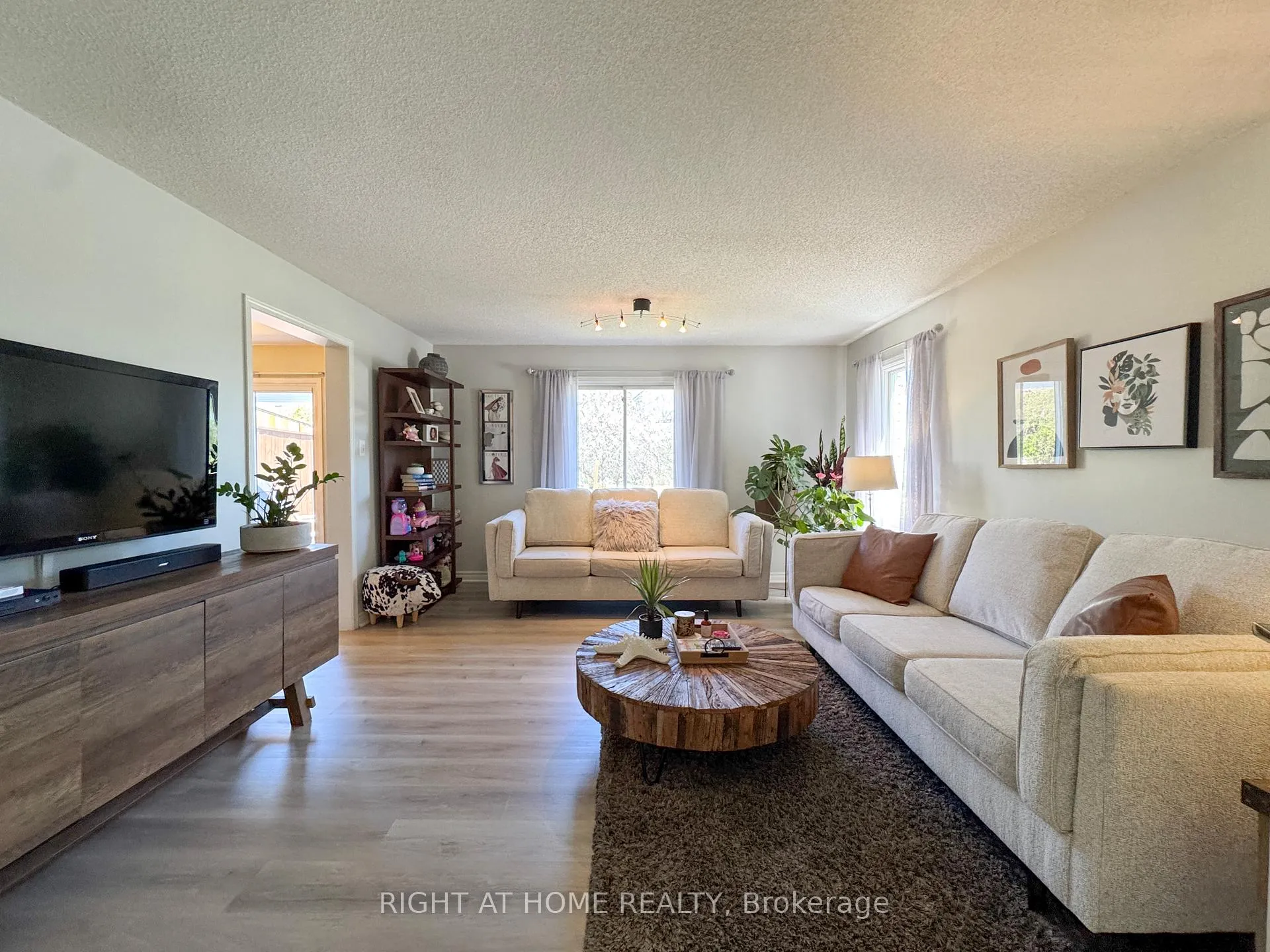 Photo 8 of 105 Summers Drive, Thorold, Confederation Heights — HOMEH