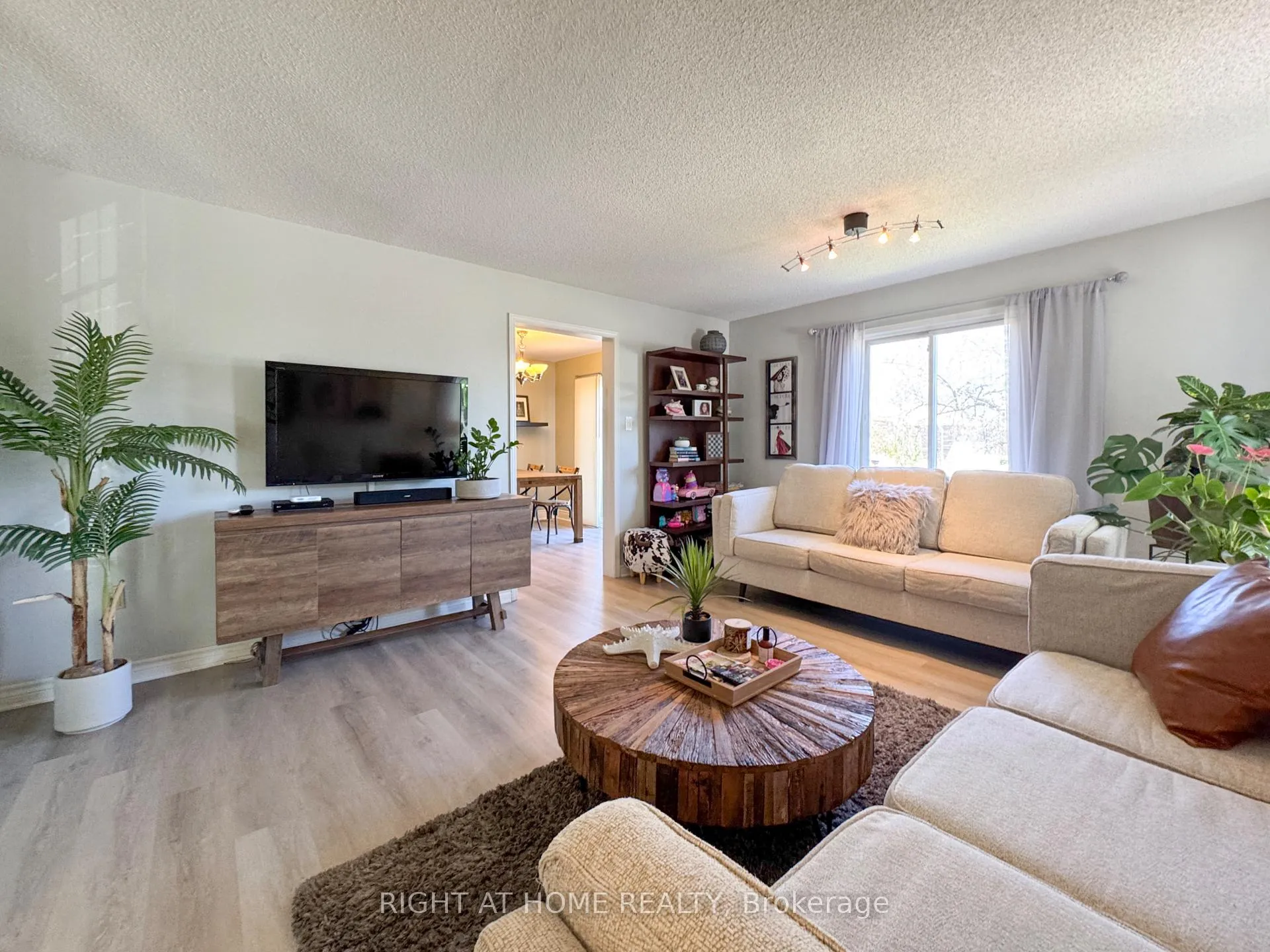 Photo 10 of 105 Summers Drive, Thorold, Confederation Heights — HOMEH