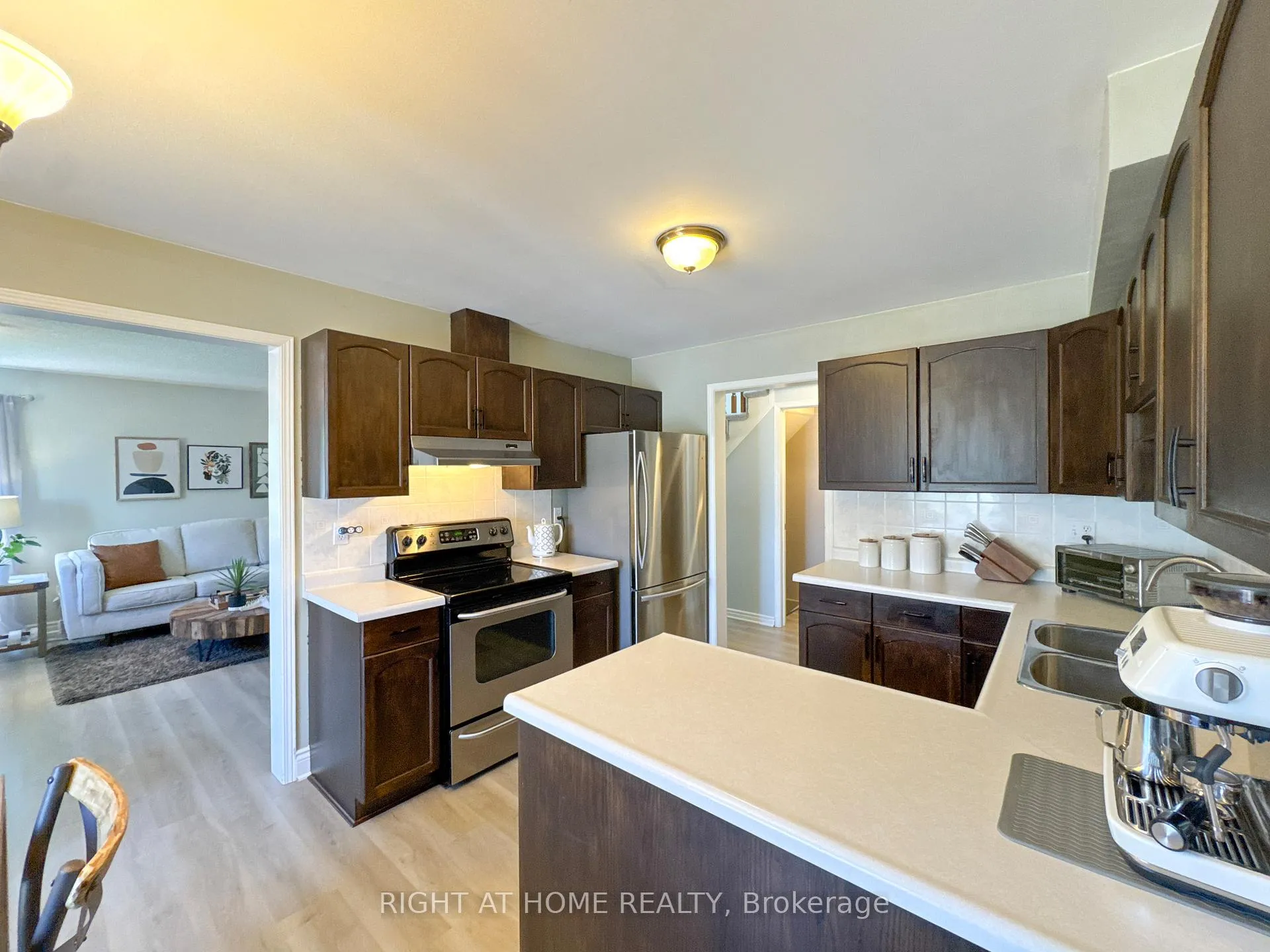 Photo 12 of 105 Summers Drive, Thorold, Confederation Heights — HOMEH