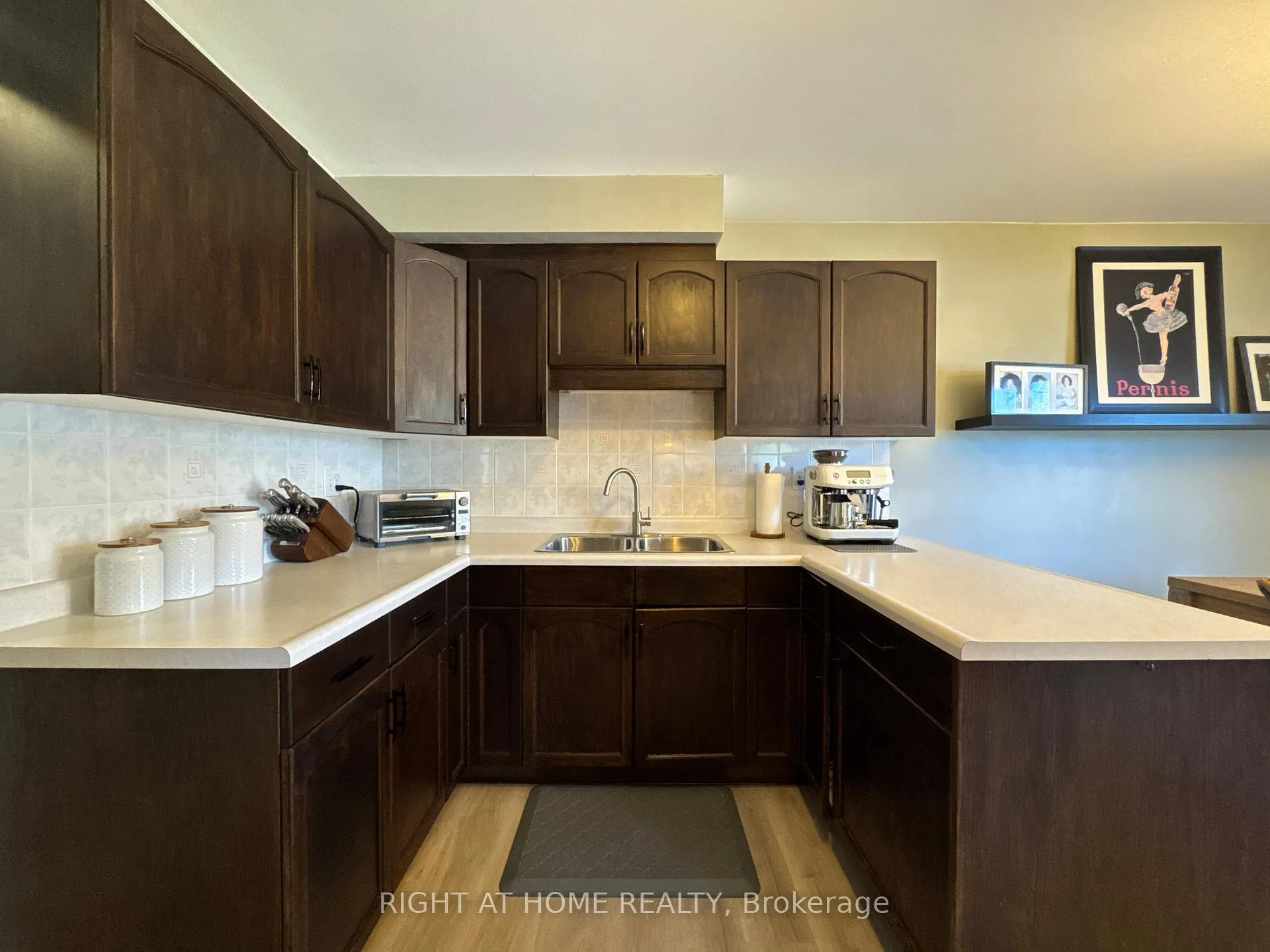 Photo 16 of 105 Summers Drive, Thorold, Confederation Heights — HOMEH