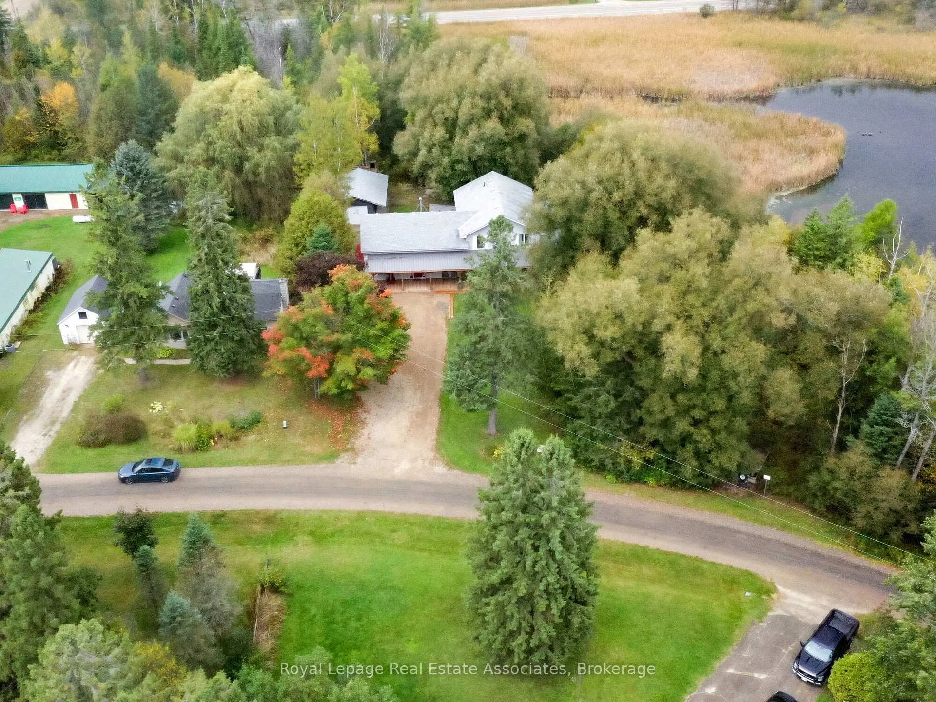 Photo 2 of 8 Scott Crescent, Erin, Rural Erin — HOMEH