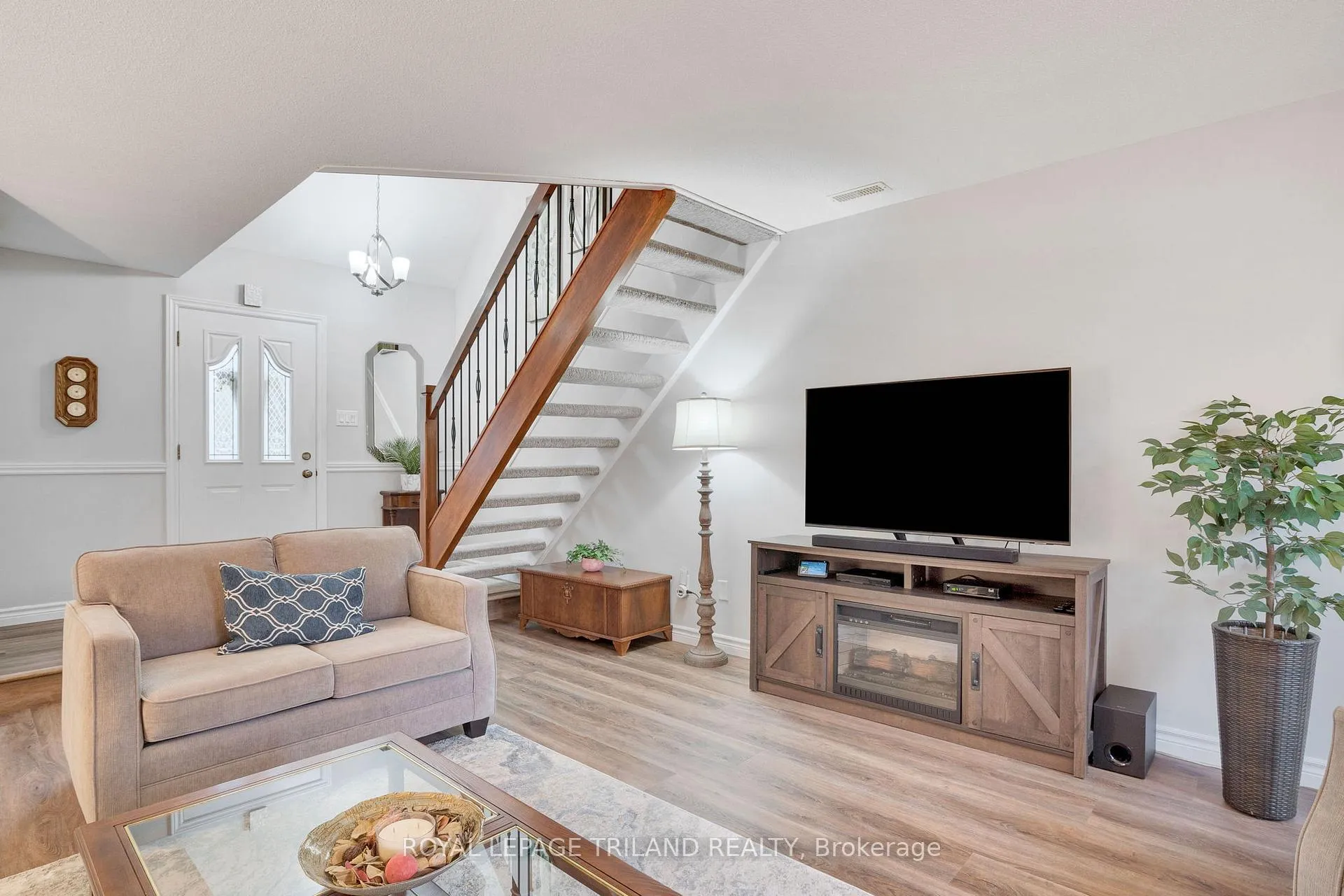Photo 12 of 31 Edgehill Road, London, North F — HOMEH