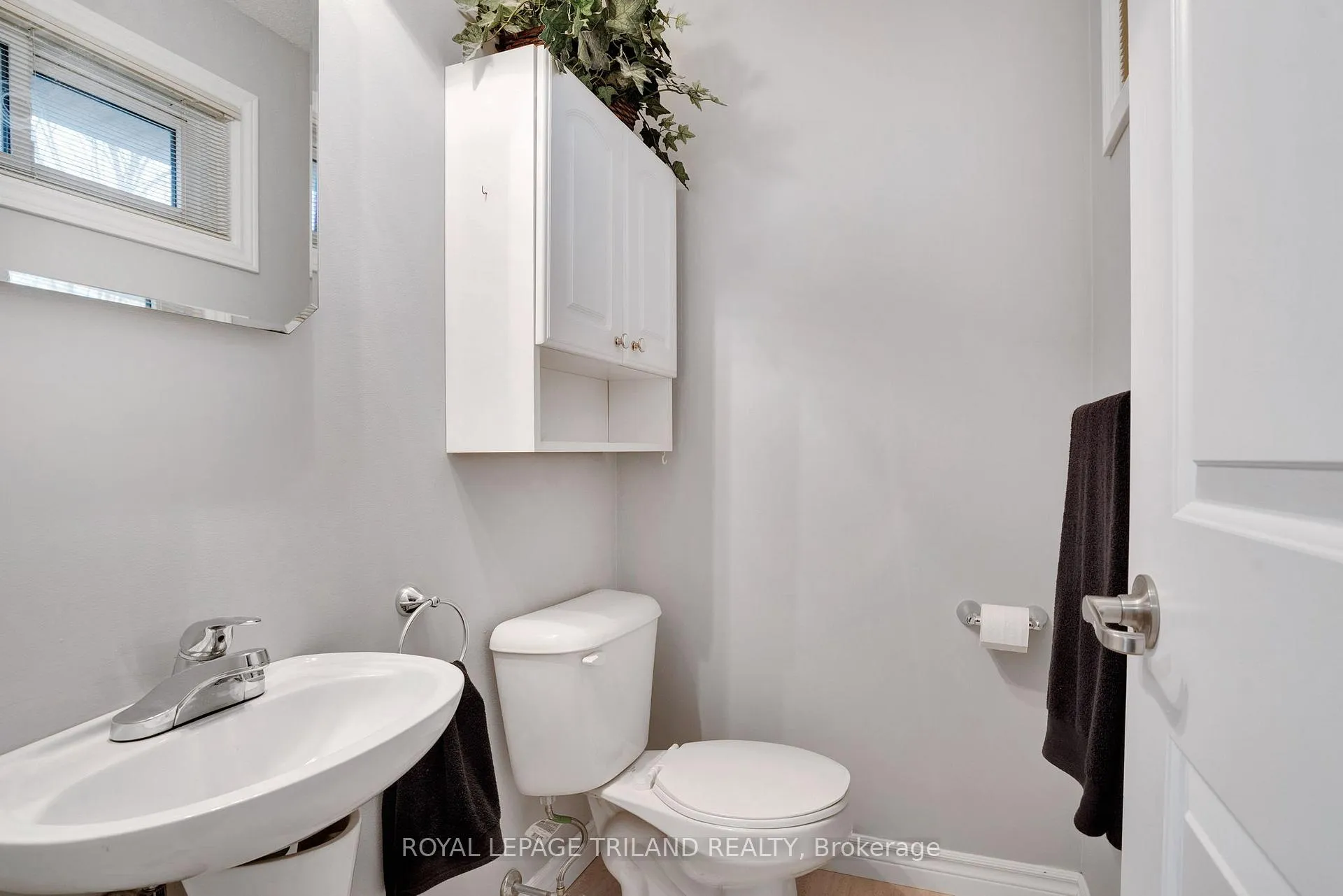 Photo 33 of 31 Edgehill Road, London, North F — HOMEH