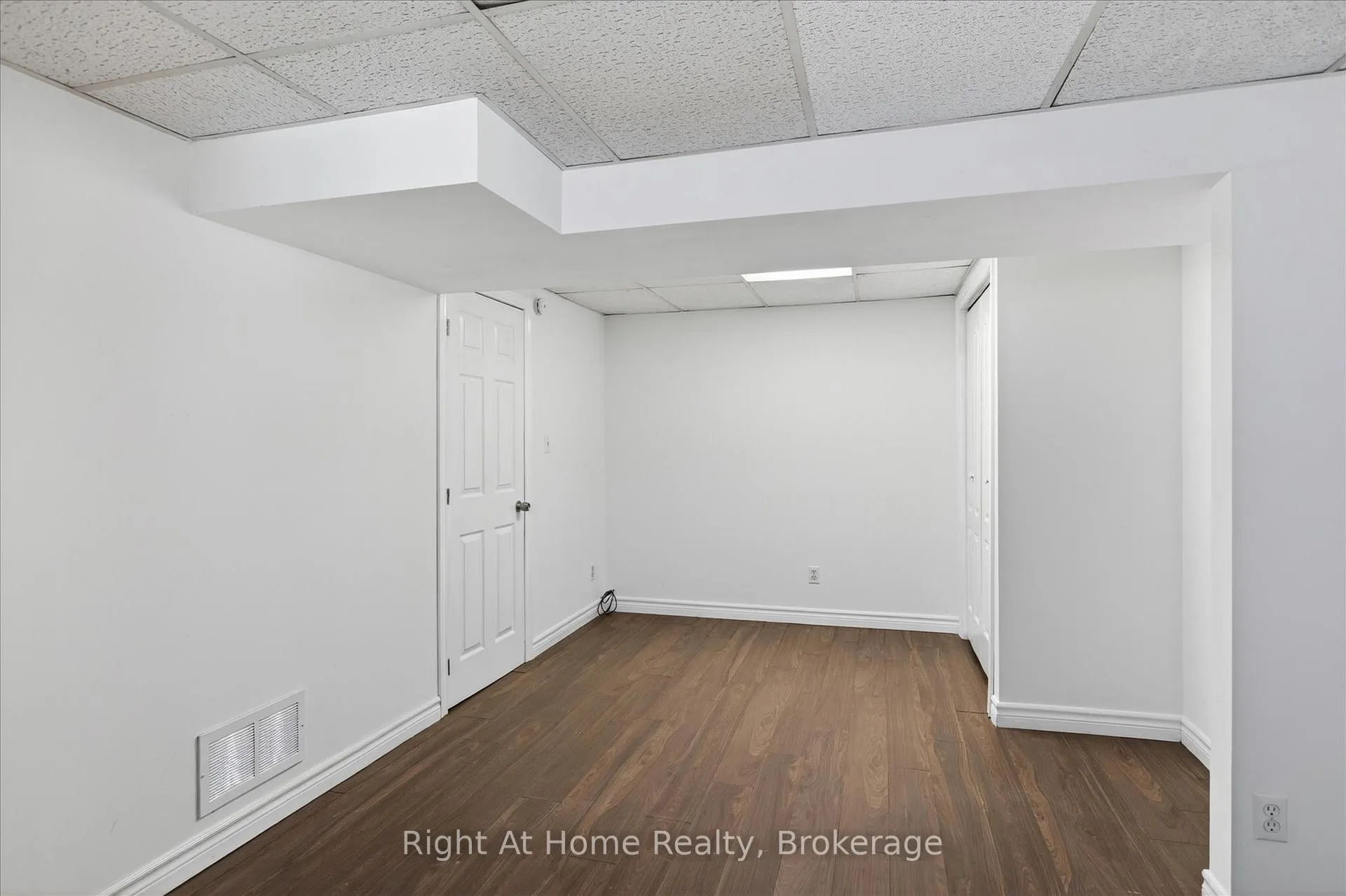 Photo 12 of 278 Mcfarlane Street, Peterborough, Ashburnham Ward 4 — HOMEH