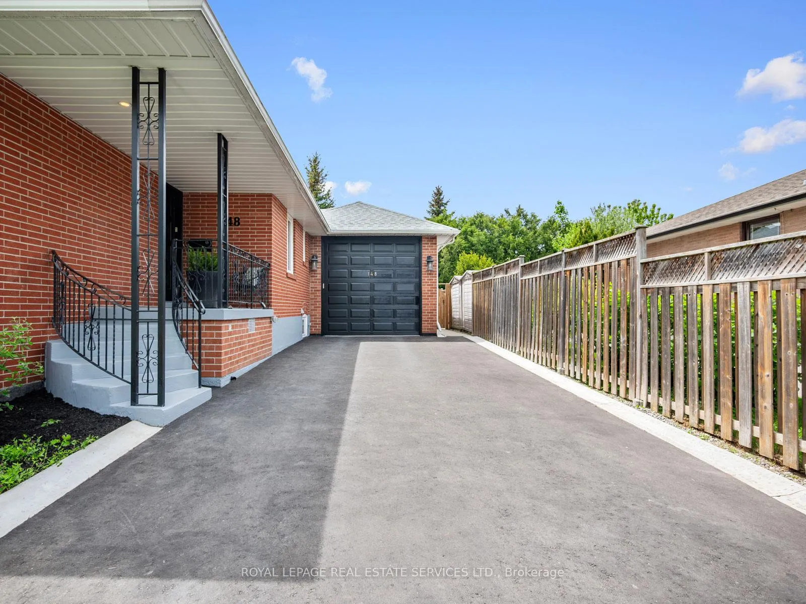 Photo 3 of 148 Wincott Drive, Etobicoke, Willowridge-Martingrove-Richview — HOMEH