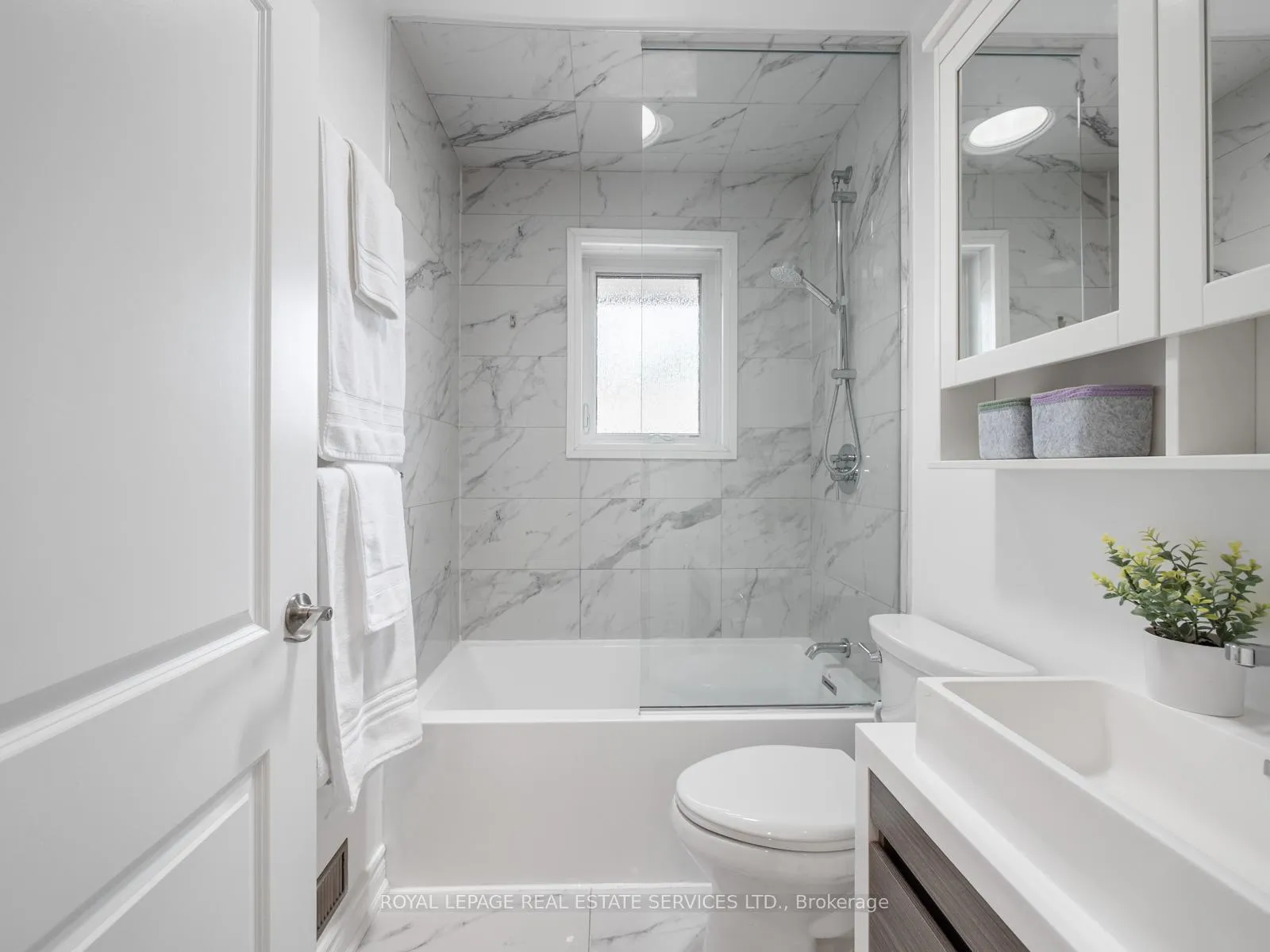 Photo 28 of 148 Wincott Drive, Etobicoke, Willowridge-Martingrove-Richview — HOMEH