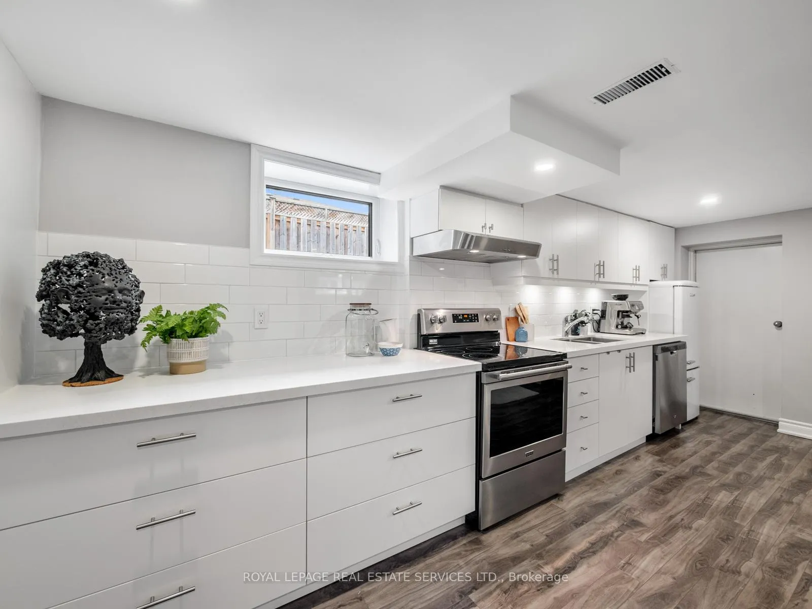 Photo 37 of 148 Wincott Drive, Etobicoke, Willowridge-Martingrove-Richview — HOMEH