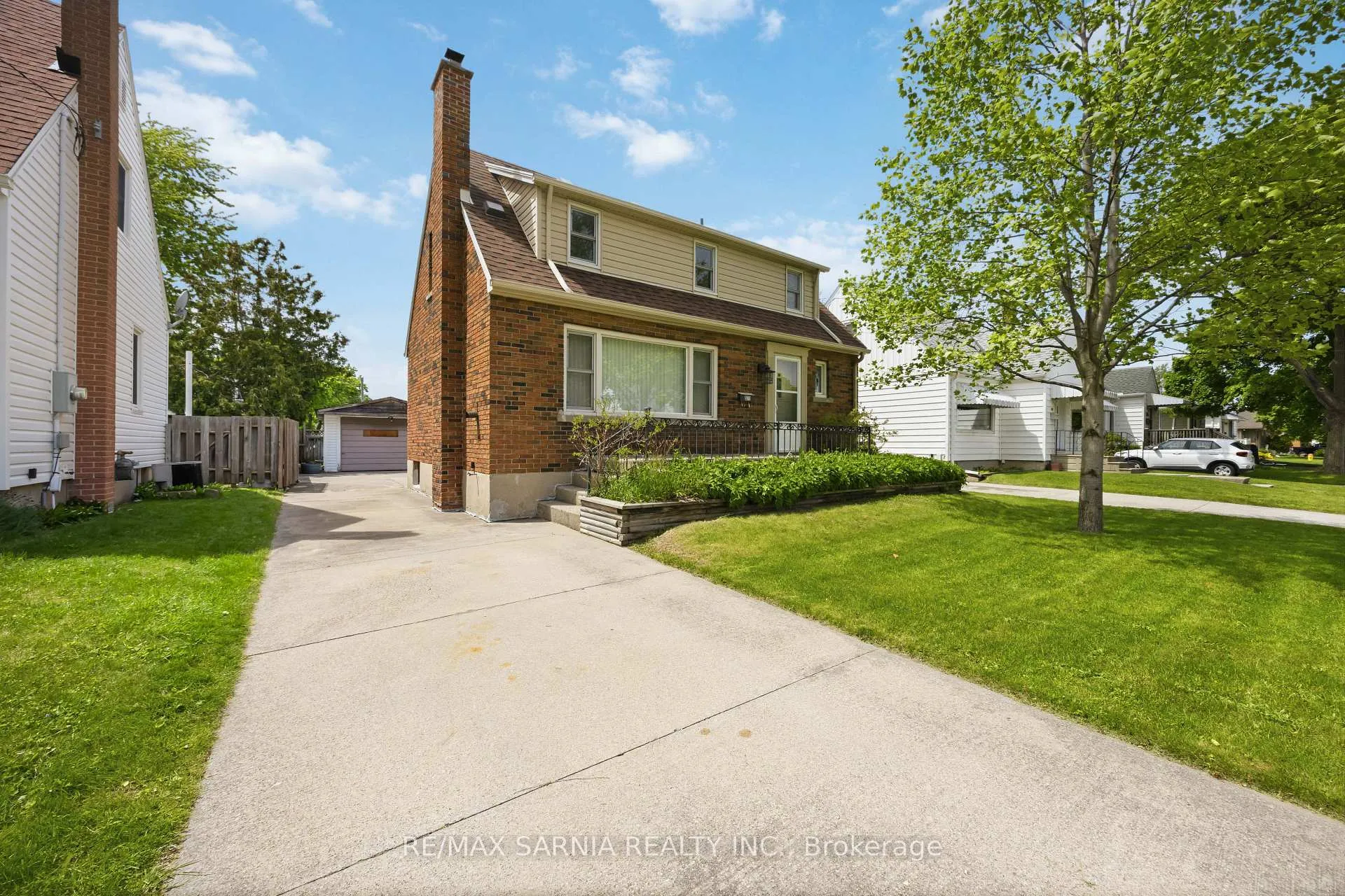 Photo 1 of 371 Mack Avenue, Sarnia — HOMEH