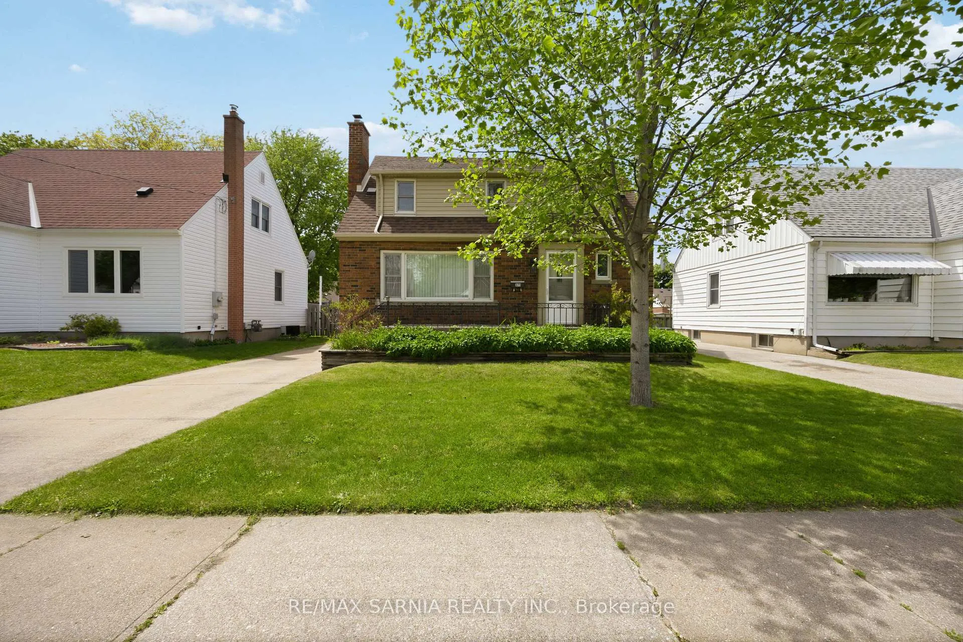 Photo 3 of 371 Mack Avenue, Sarnia — HOMEH