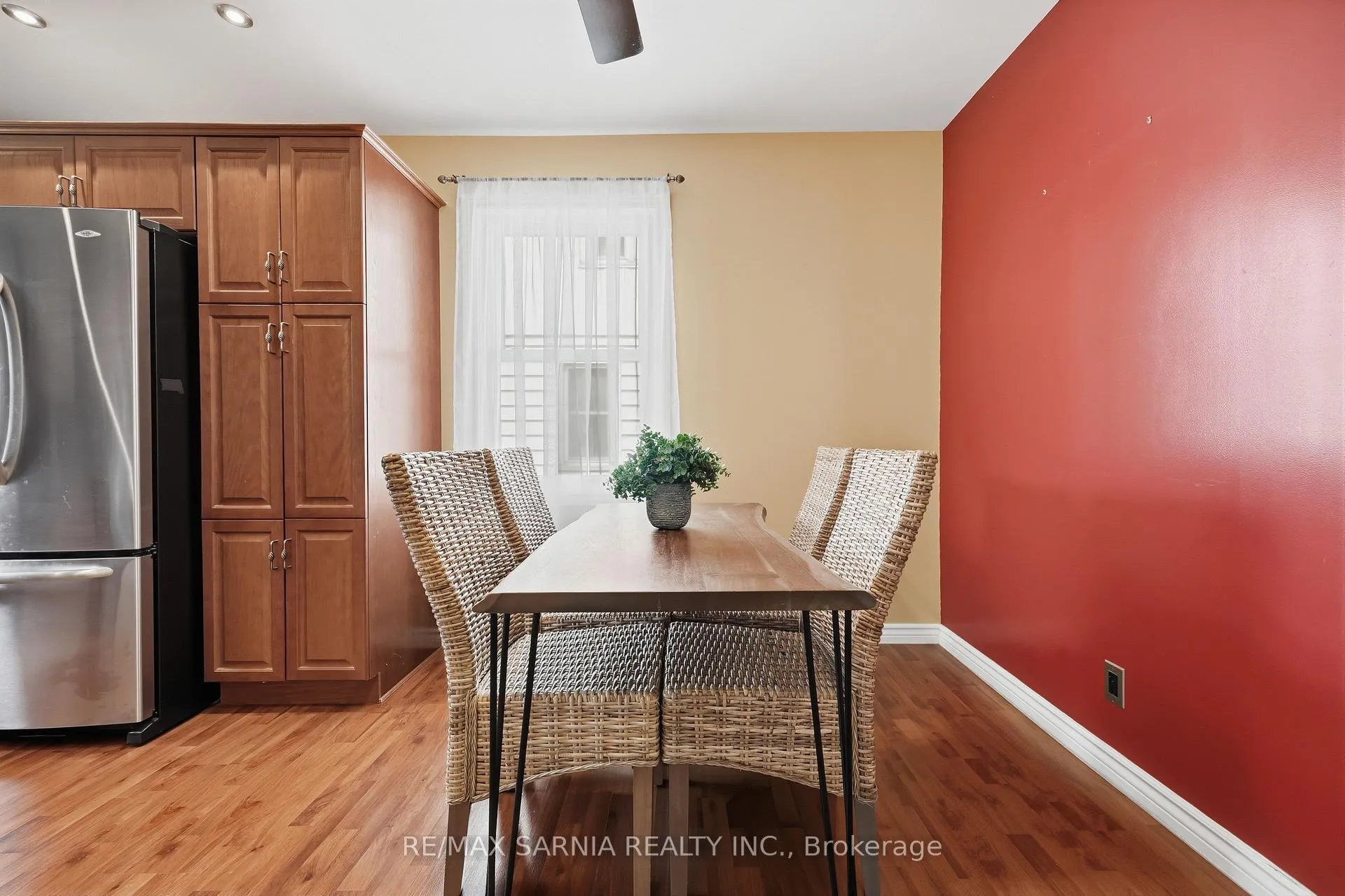 Photo 12 of 371 Mack Avenue, Sarnia — HOMEH