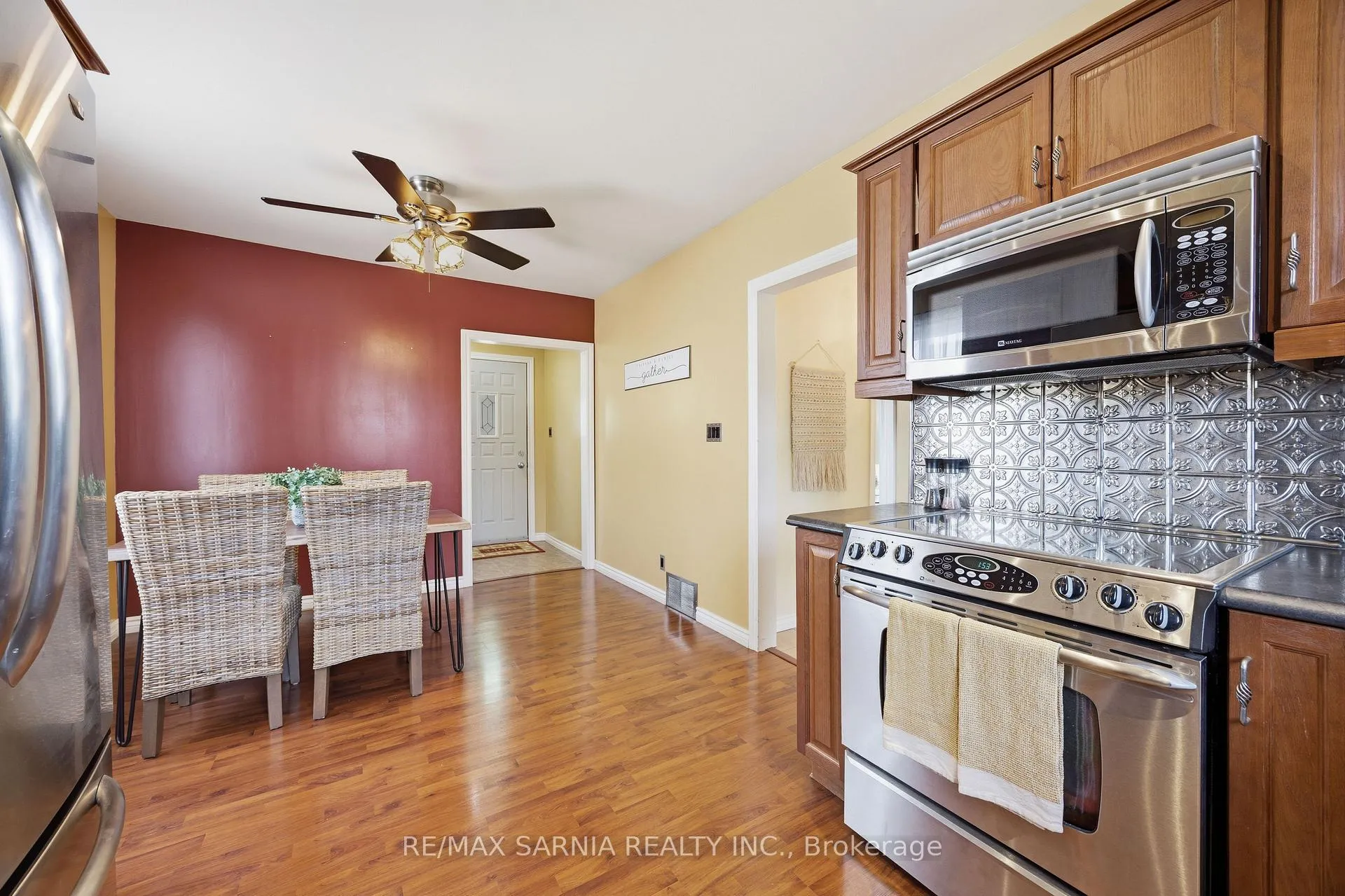 Photo 17 of 371 Mack Avenue, Sarnia — HOMEH