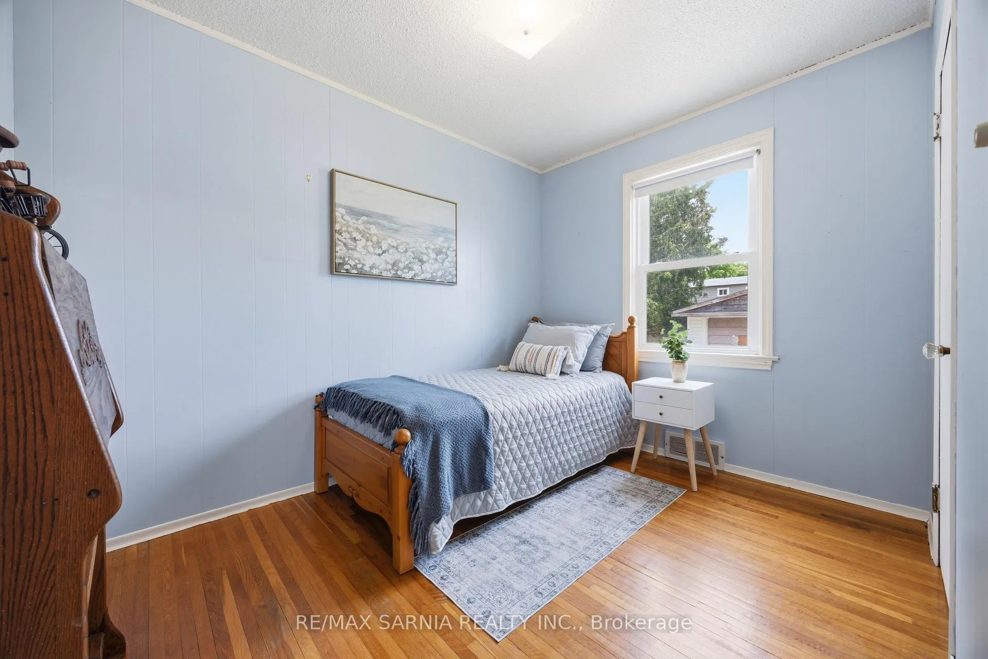 Photo 18 of 371 Mack Avenue, Sarnia — HOMEH