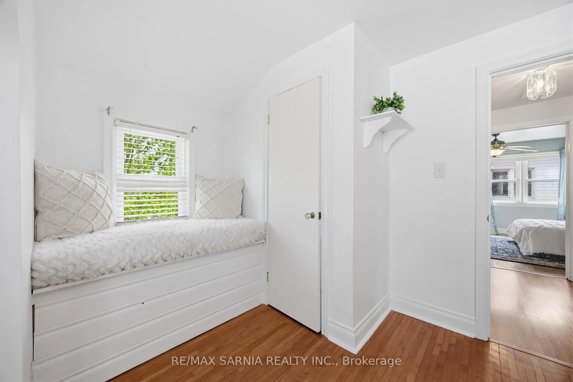 Photo 23 of 371 Mack Avenue, Sarnia — HOMEH