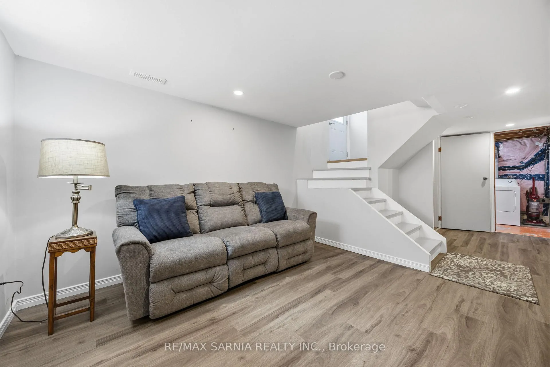 Photo 31 of 371 Mack Avenue, Sarnia — HOMEH