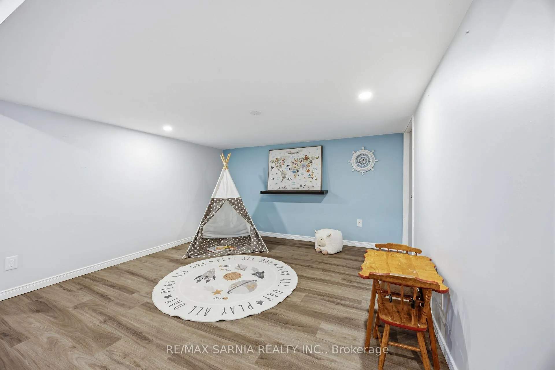 Photo 33 of 371 Mack Avenue, Sarnia — HOMEH