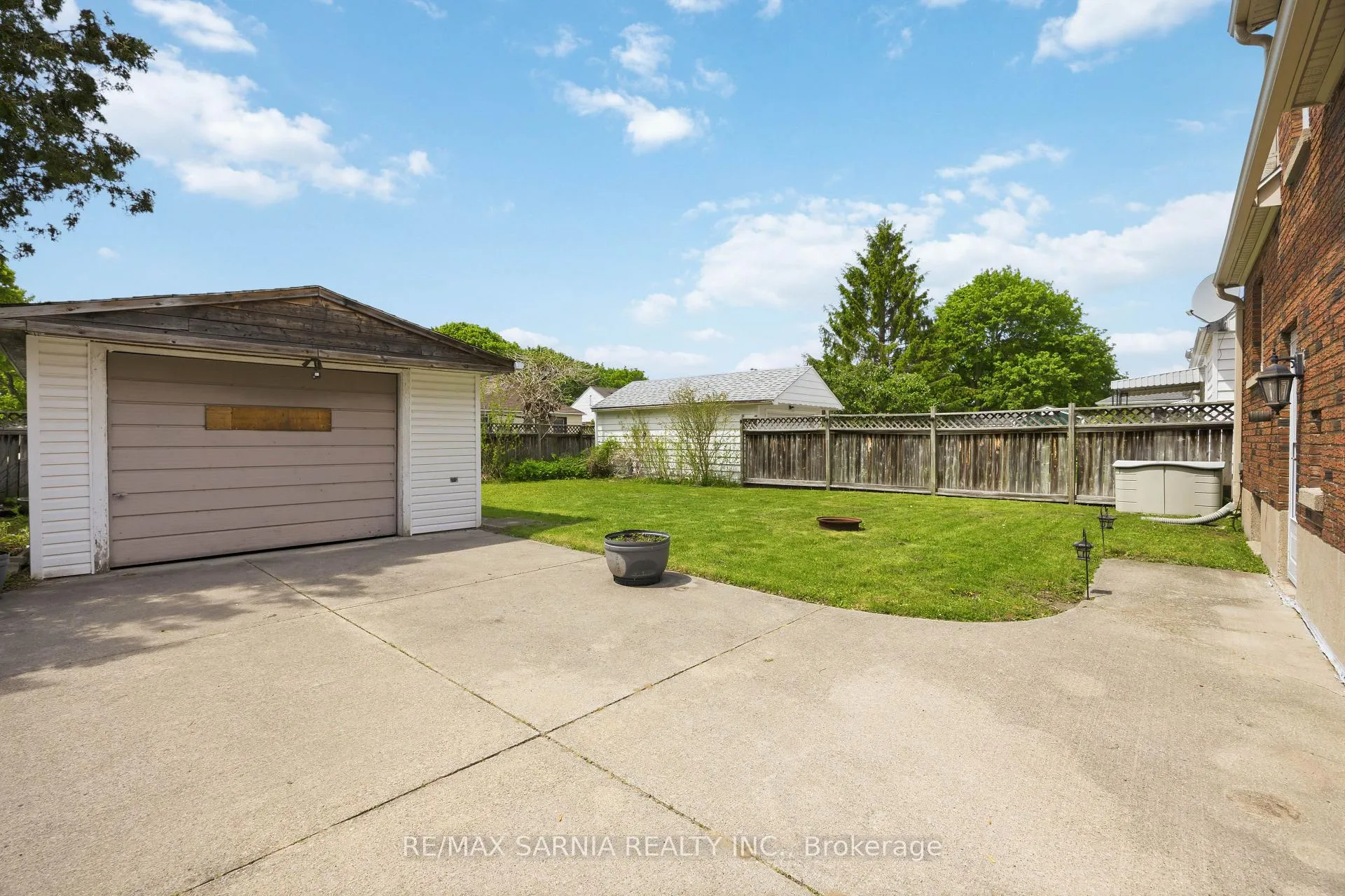 Photo 40 of 371 Mack Avenue, Sarnia — HOMEH