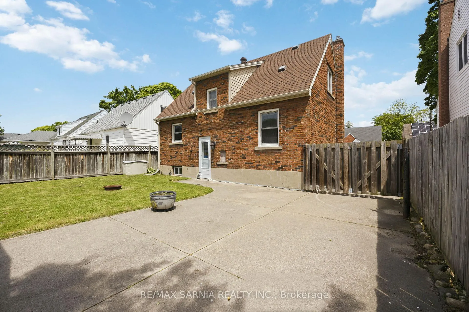 Photo 41 of 371 Mack Avenue, Sarnia — HOMEH
