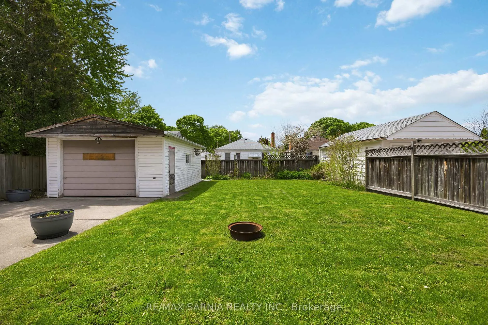 Photo 42 of 371 Mack Avenue, Sarnia — HOMEH