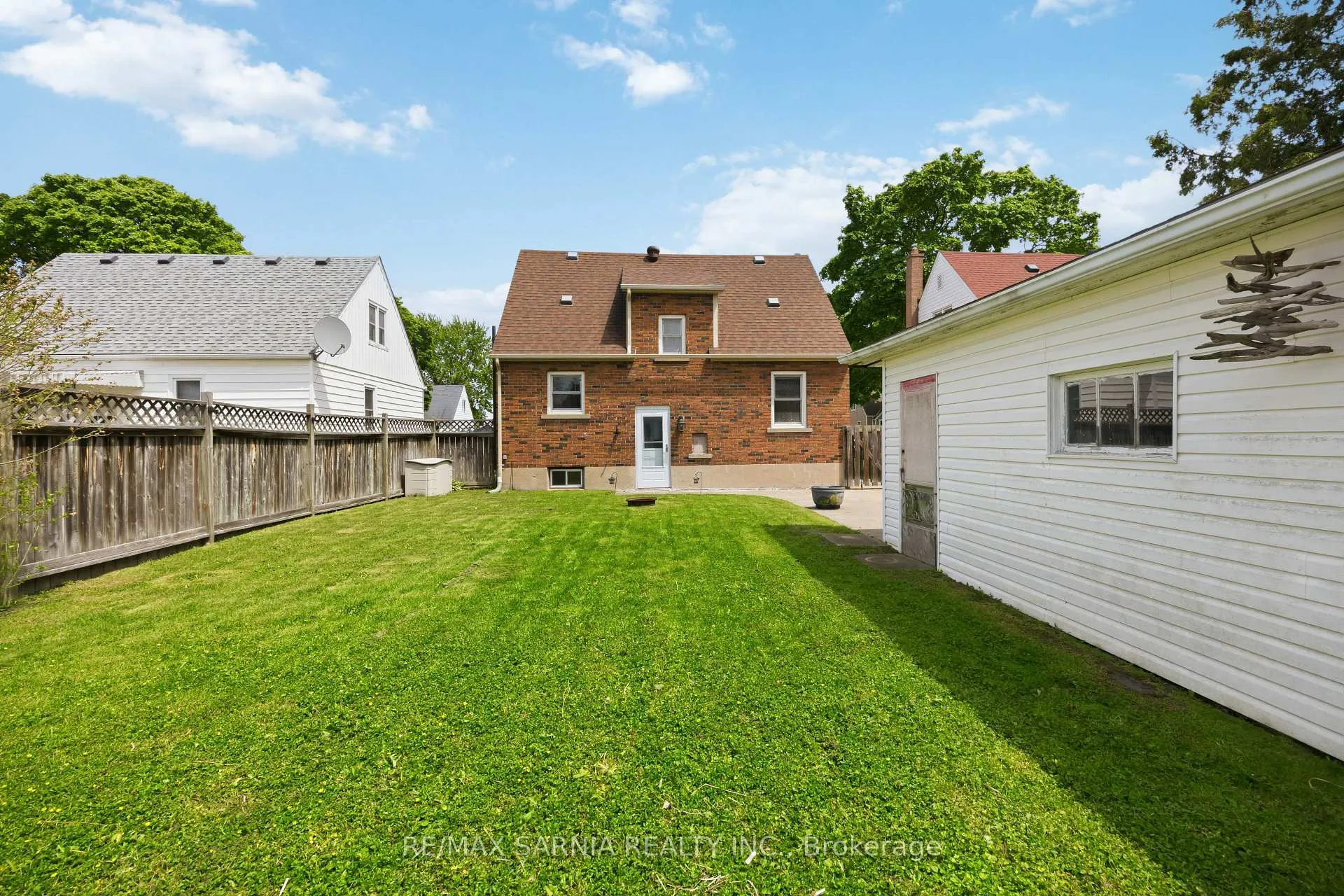 Photo 44 of 371 Mack Avenue, Sarnia — HOMEH