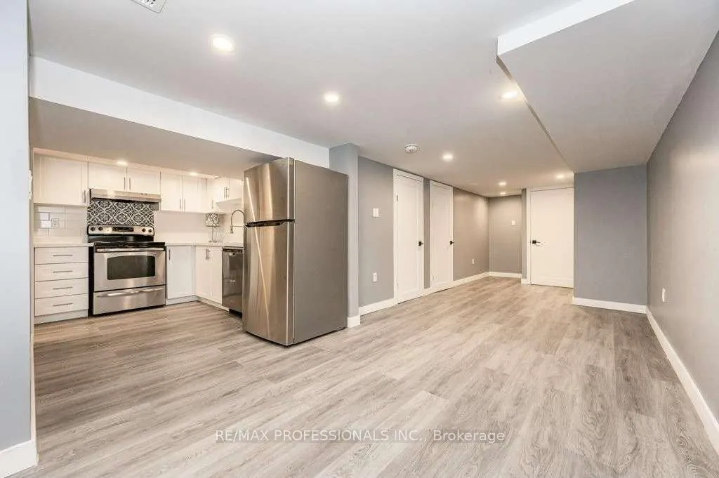 Front of Unit LOWER, 15 Wexford Avenue N