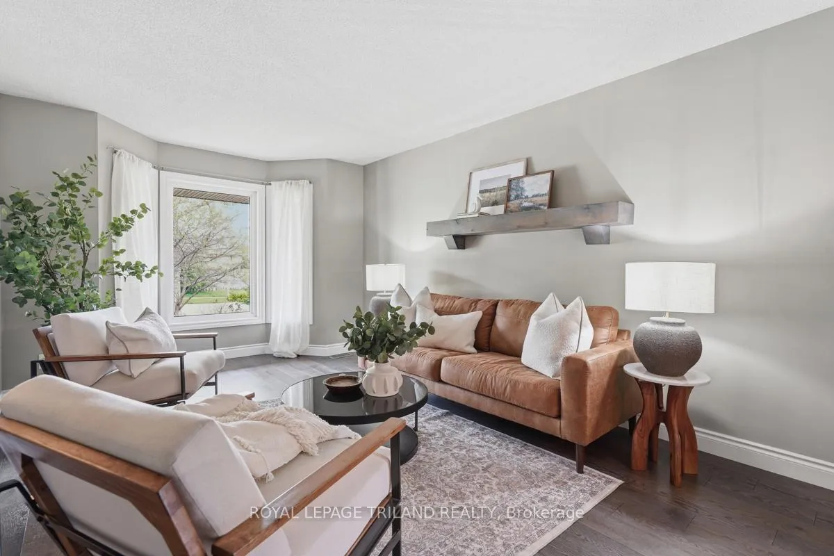 Photo 7 of 1098 Lawson Road, London, North I — HOMEH