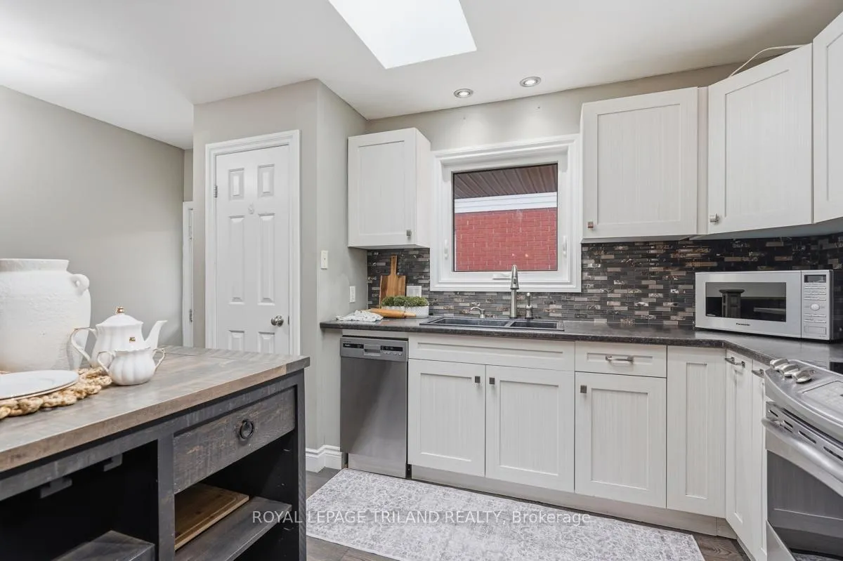 Photo 14 of 1098 Lawson Road, London, North I — HOMEH
