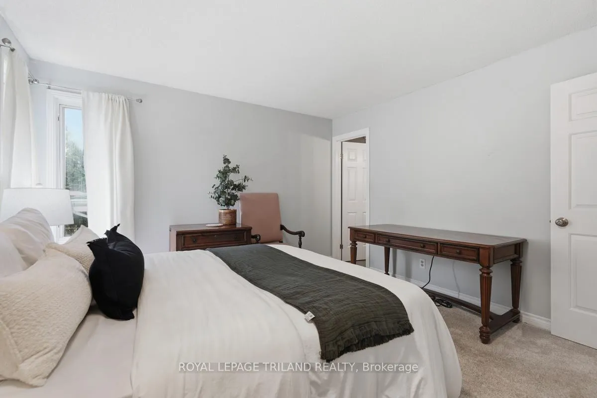 Photo 20 of 1098 Lawson Road, London, North I — HOMEH