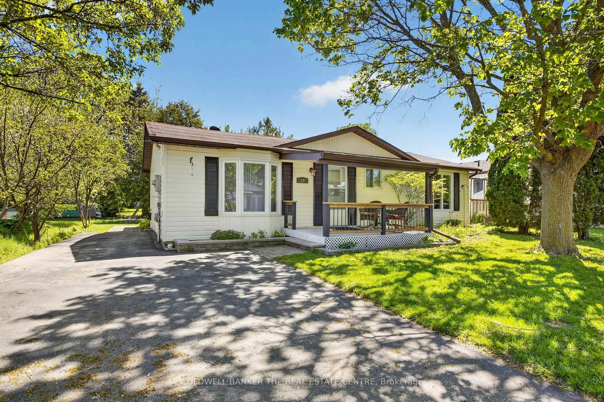 Photo 2 of 24 Briar Wood Place, Innisfil, Cookstown — HOMEH