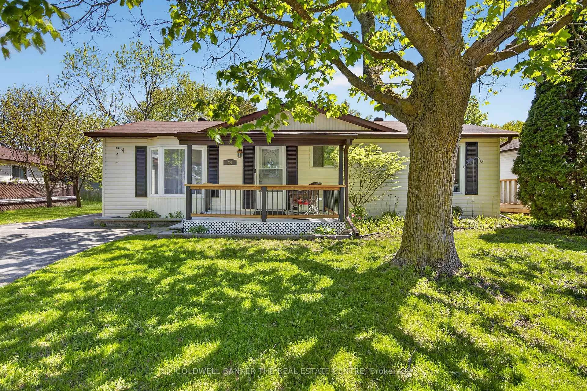 Photo 3 of 24 Briar Wood Place, Innisfil, Cookstown — HOMEH