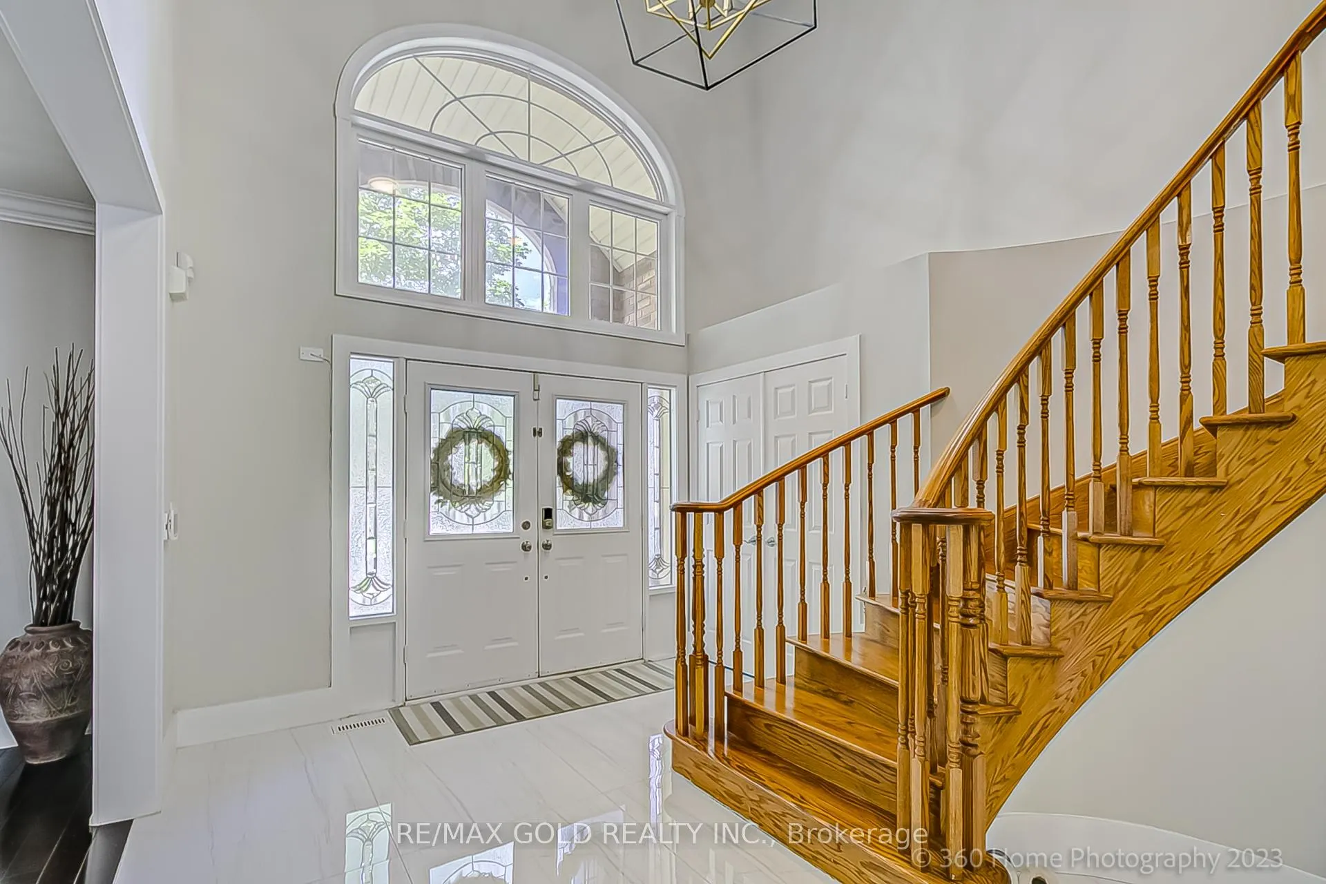 Photo 4 of 98 Treeline Boulevard, Brampton, Vales of Castlemore — HOMEH