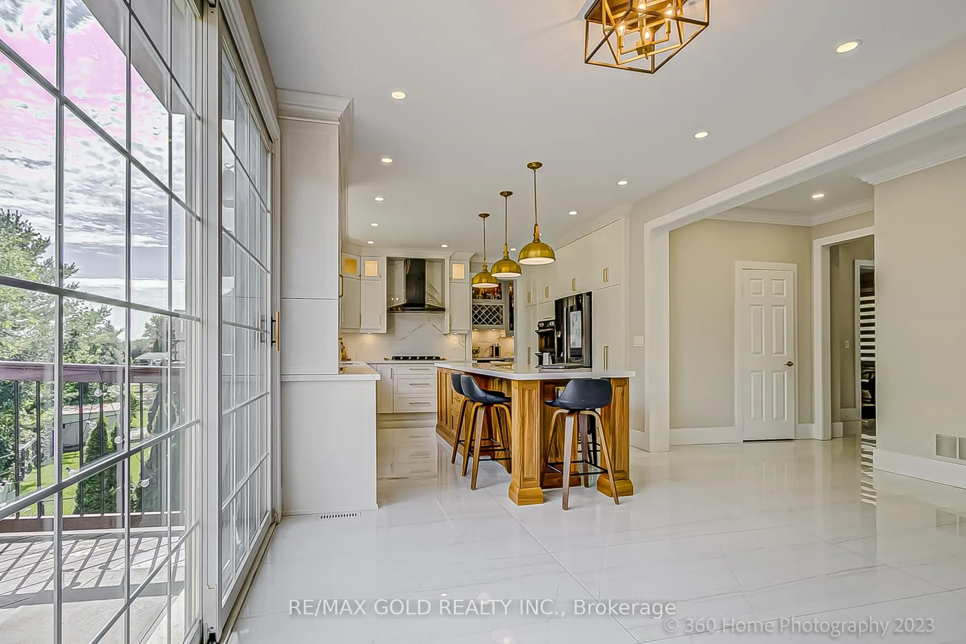Photo 7 of 98 Treeline Boulevard, Brampton, Vales of Castlemore — HOMEH