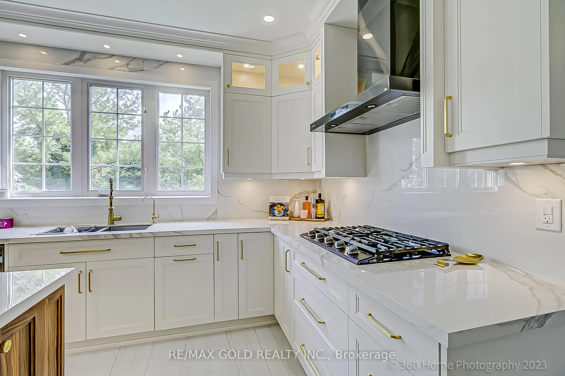 Photo 13 of 98 Treeline Boulevard, Brampton, Vales of Castlemore — HOMEH