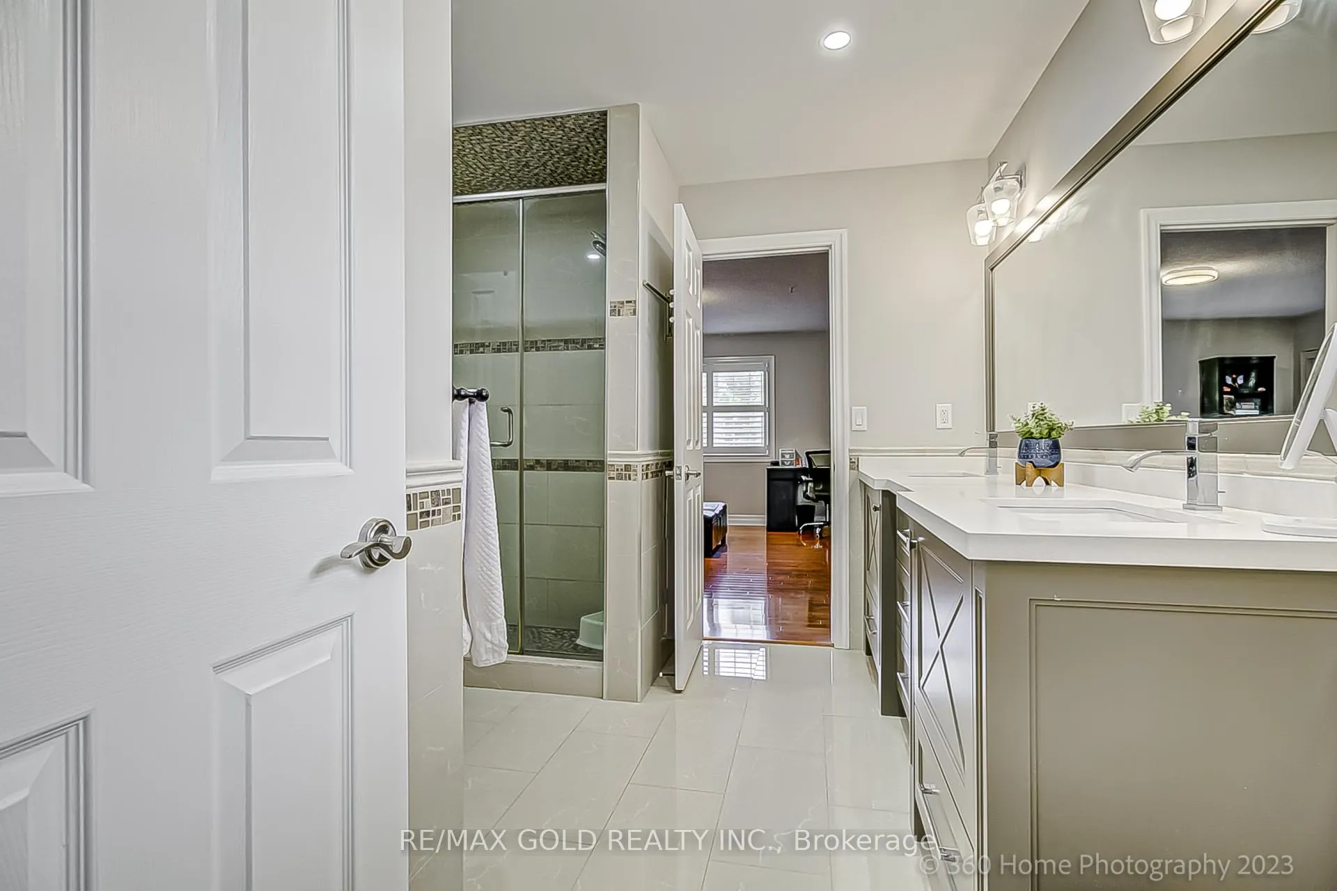 Photo 23 of 98 Treeline Boulevard, Brampton, Vales of Castlemore — HOMEH