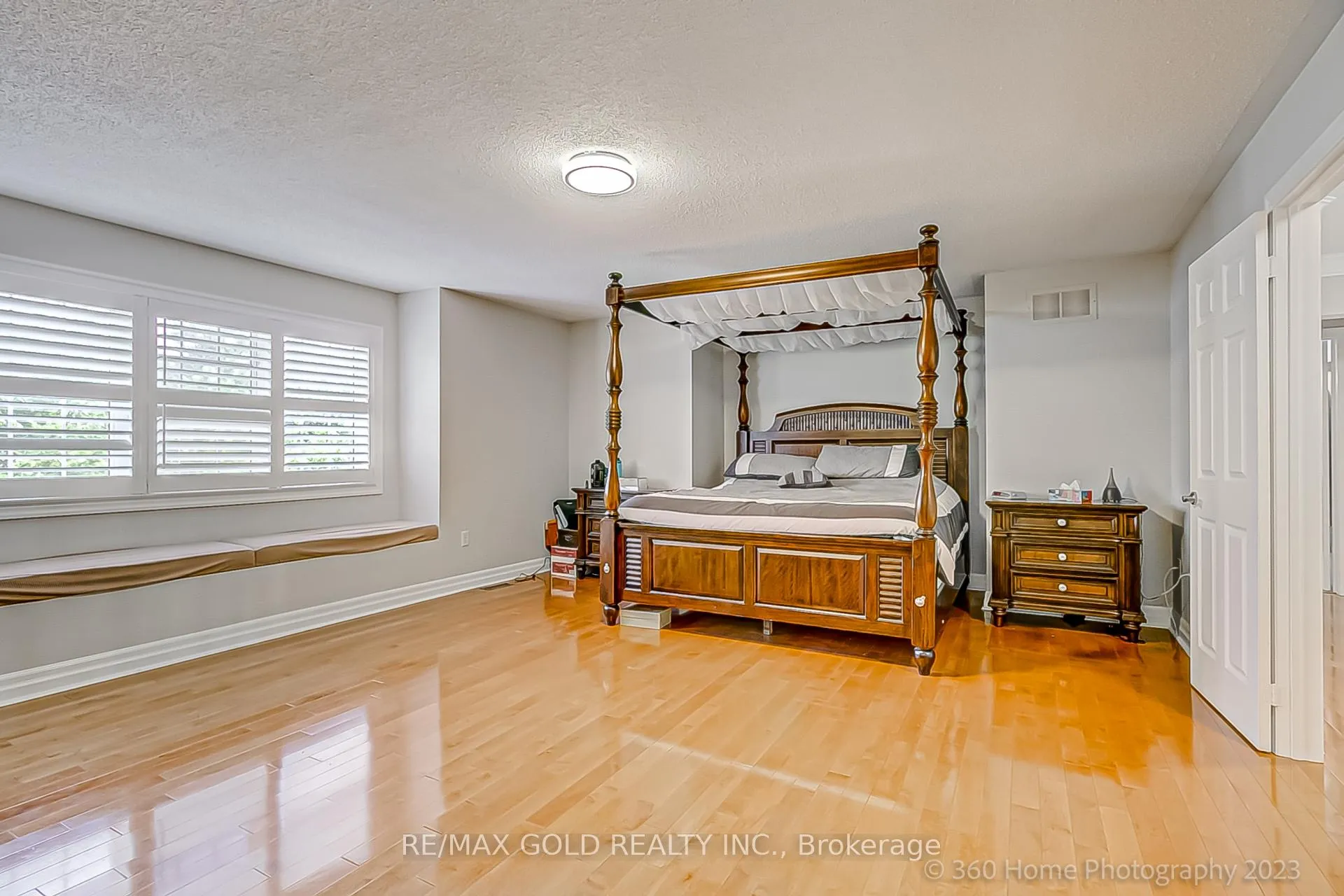 Photo 32 of 98 Treeline Boulevard, Brampton, Vales of Castlemore — HOMEH