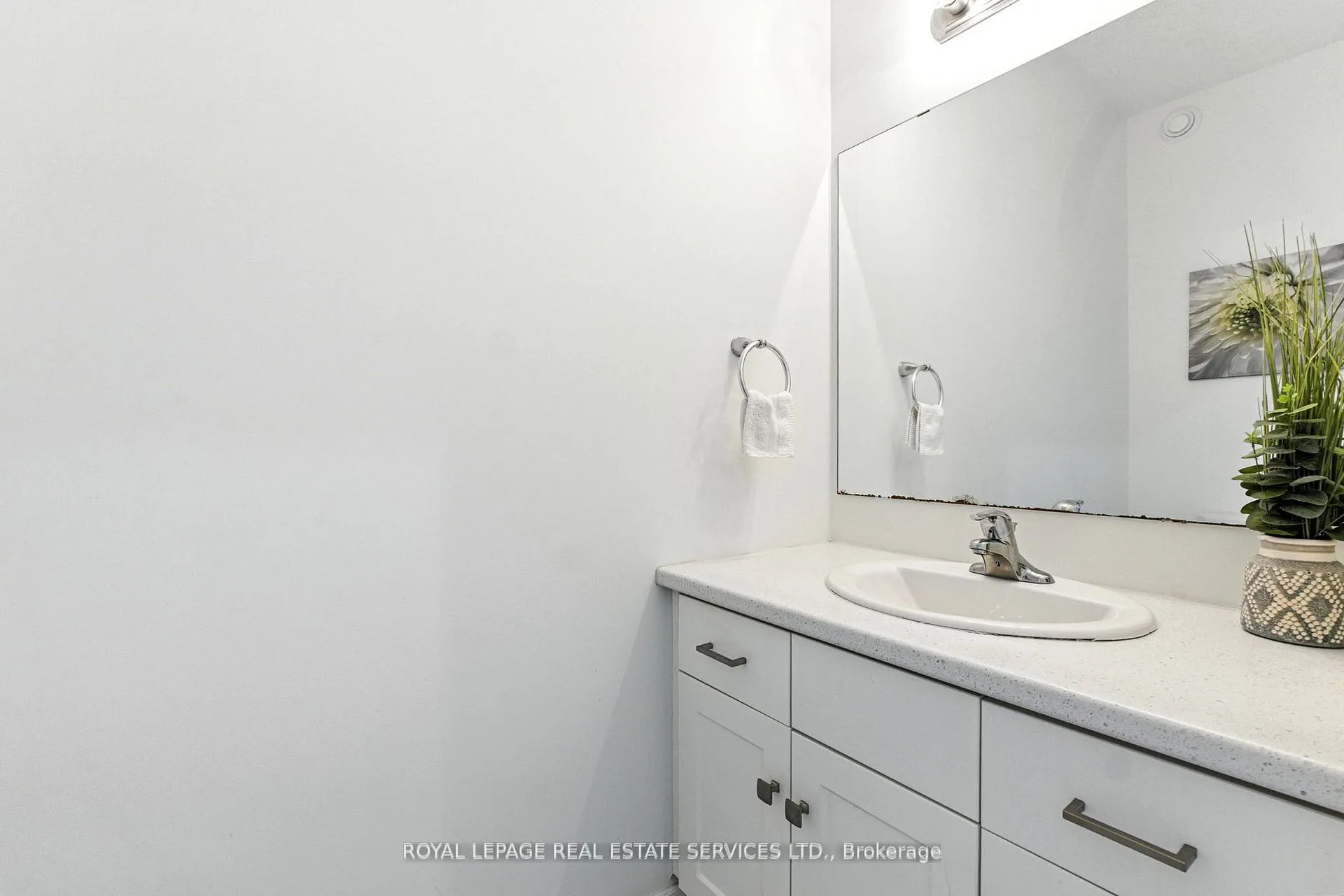 Photo 4 of Unit 8, 22 Marshall Drive, Guelph, Grange Road — HOMEH