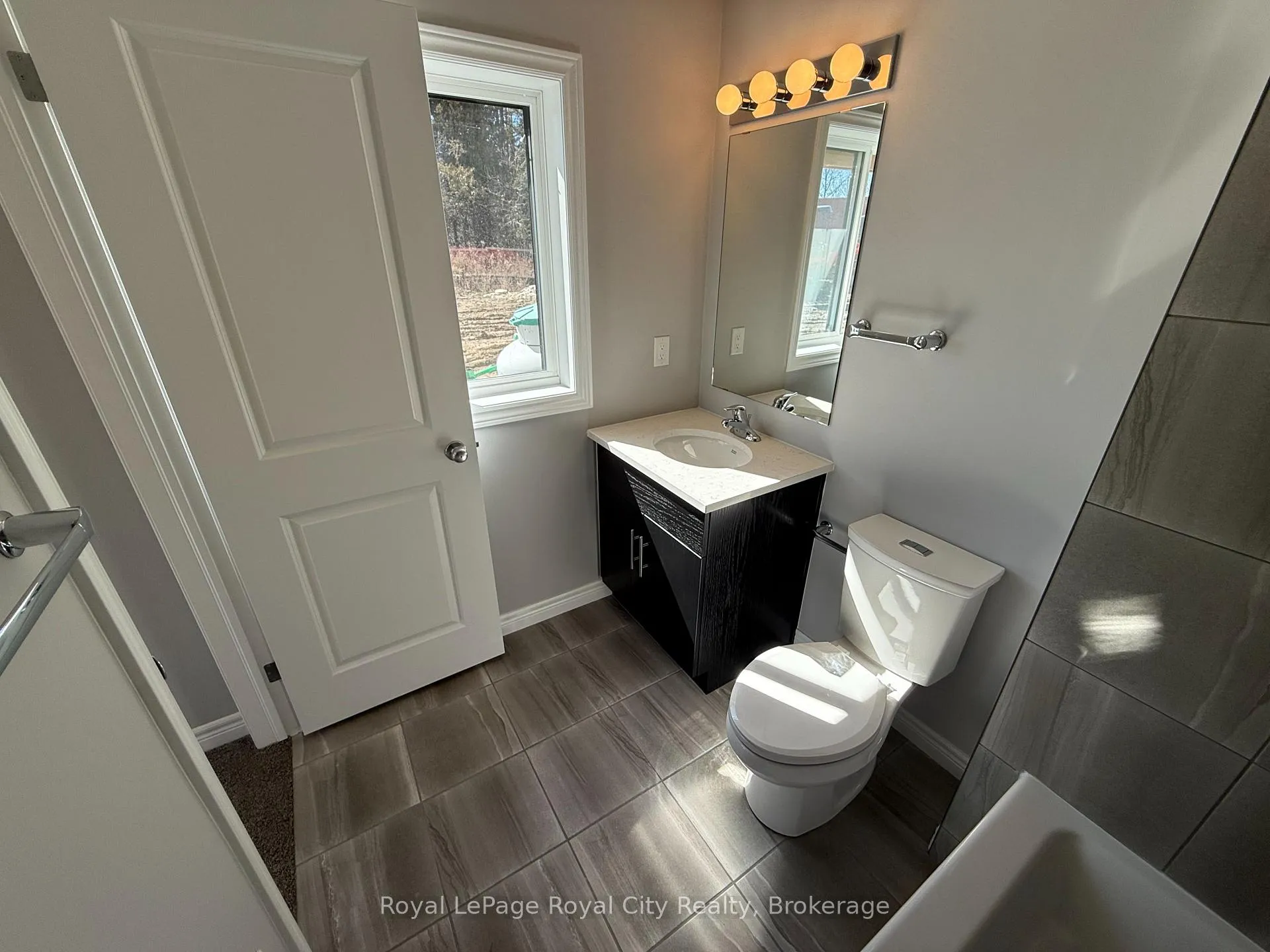 Photo 25 of 67 Arabella Drive, Guelph, Kortright East — HOMEH