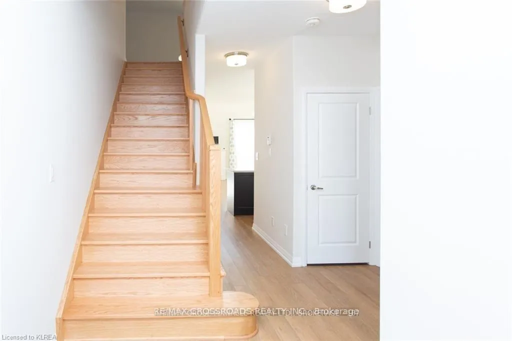 Photo 5 of 535 Macintosh Grove, Peterborough, Northcrest Ward 5 — HOMEH