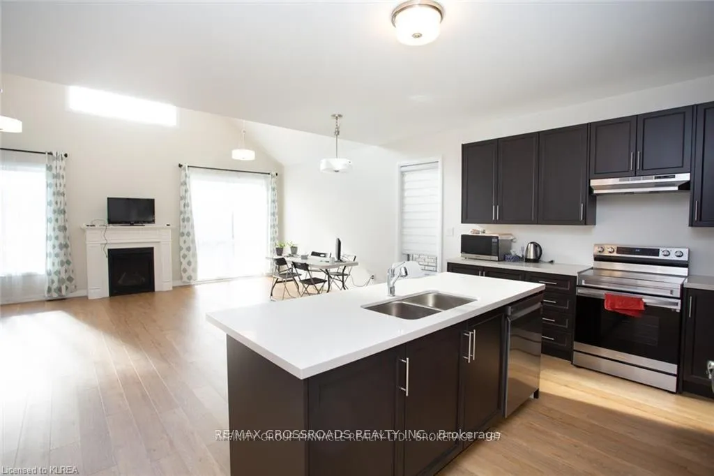 Photo 8 of 535 Macintosh Grove, Peterborough, Northcrest Ward 5 — HOMEH